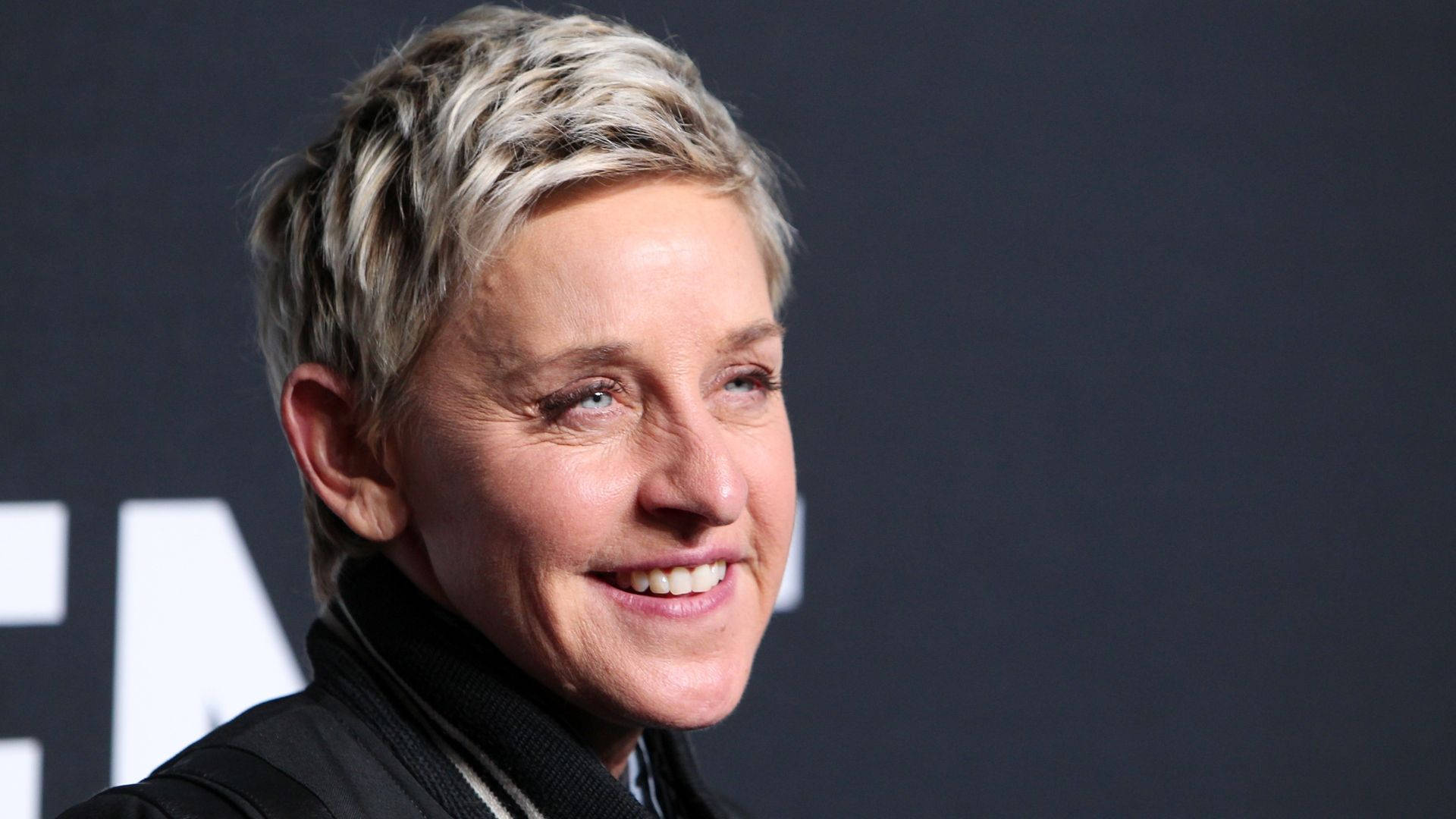 Download Ellen Degeneres Black Outfit Wallpaper 