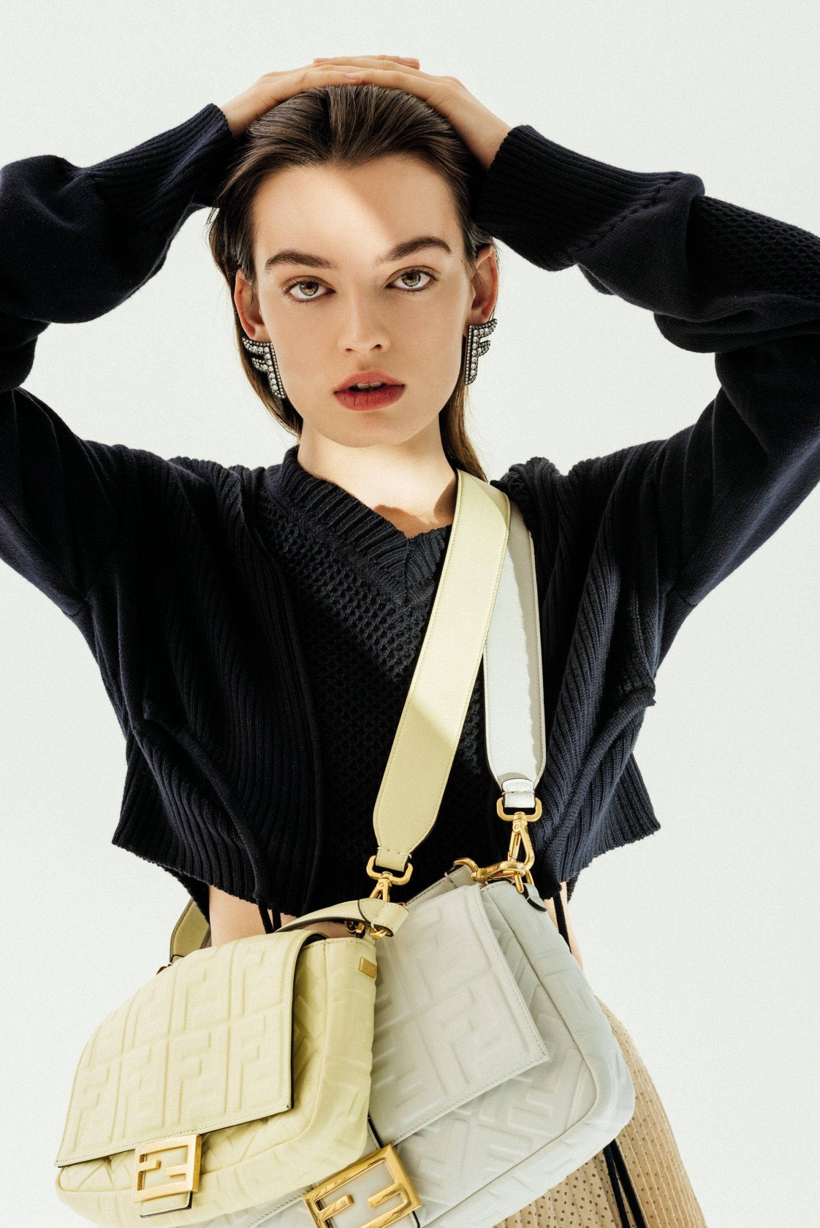 Download Emma Mackey Fashion Model Wallpaper 