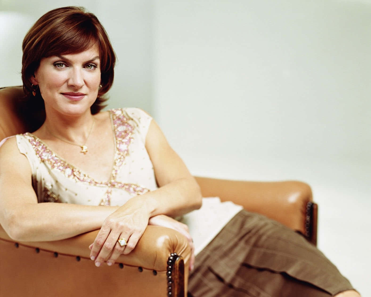 Download Fiona Bruce 1575 X 1264 Wallpaper Wallpaper | Wallpapers.com