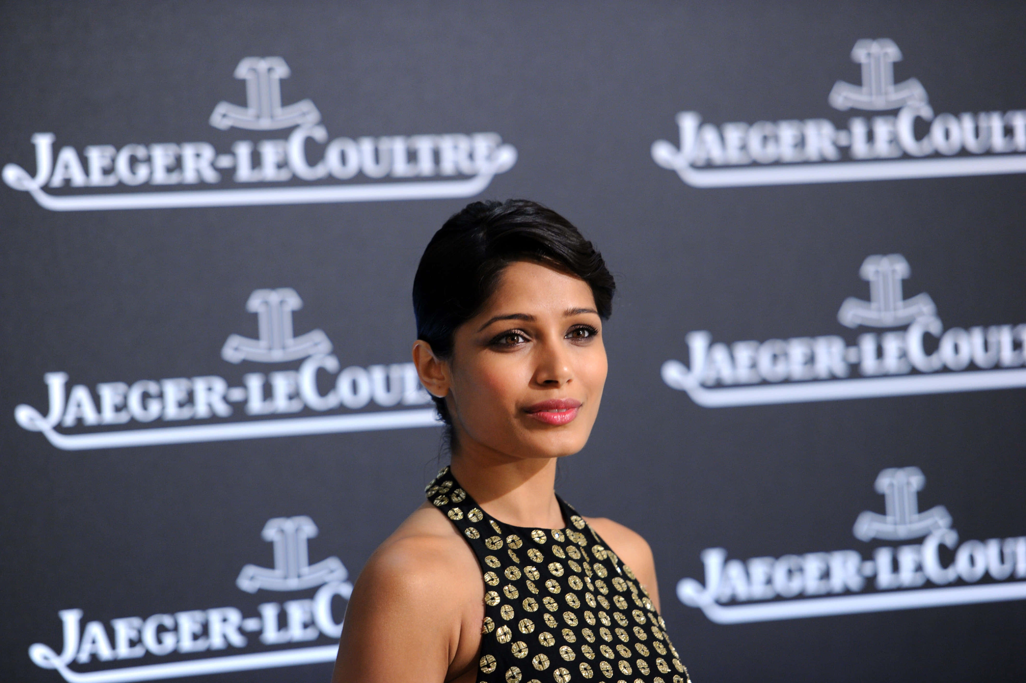 Download Freida Pinto’s Vibrant and Stunning Photoshoot Wallpaper