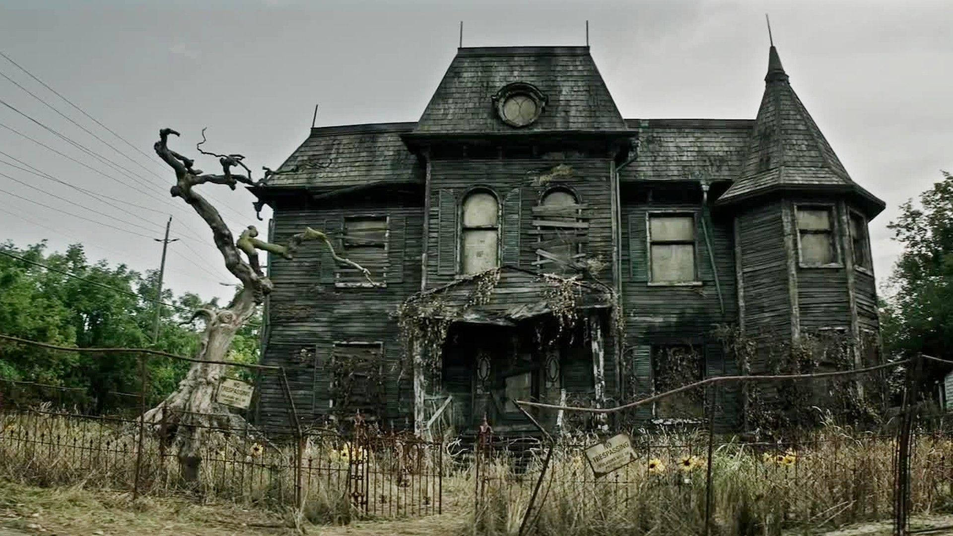 Haunted Mansion During Daytime Background