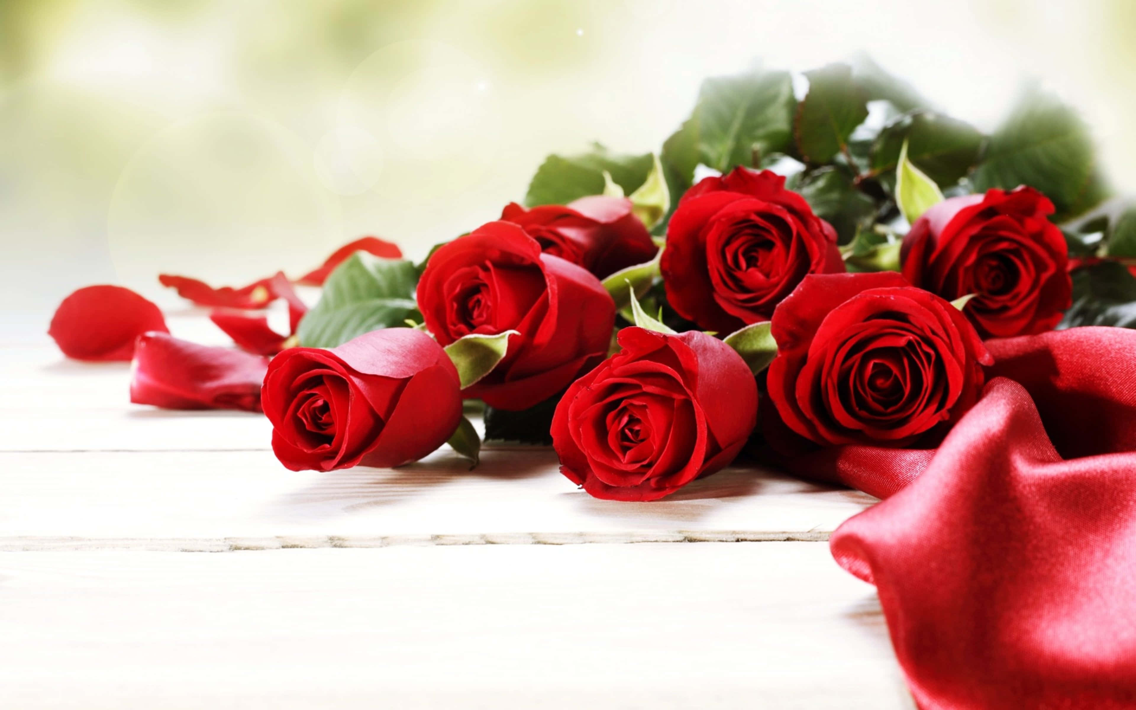 Descargar Imagende Flores En Un Ramo De Amor Con Rosas Rojas