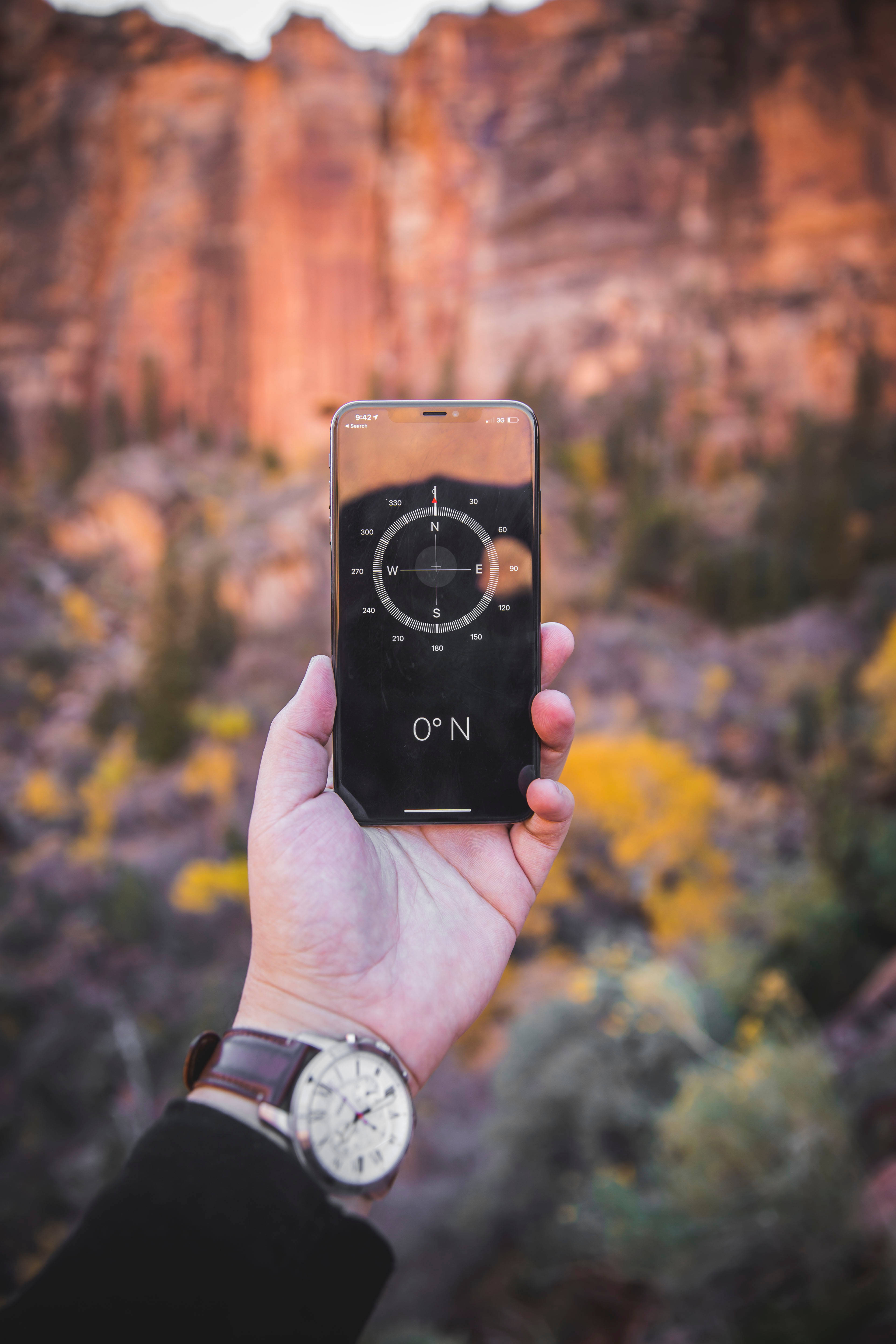 Download Iphone Xs Max Compass Wallpaper 