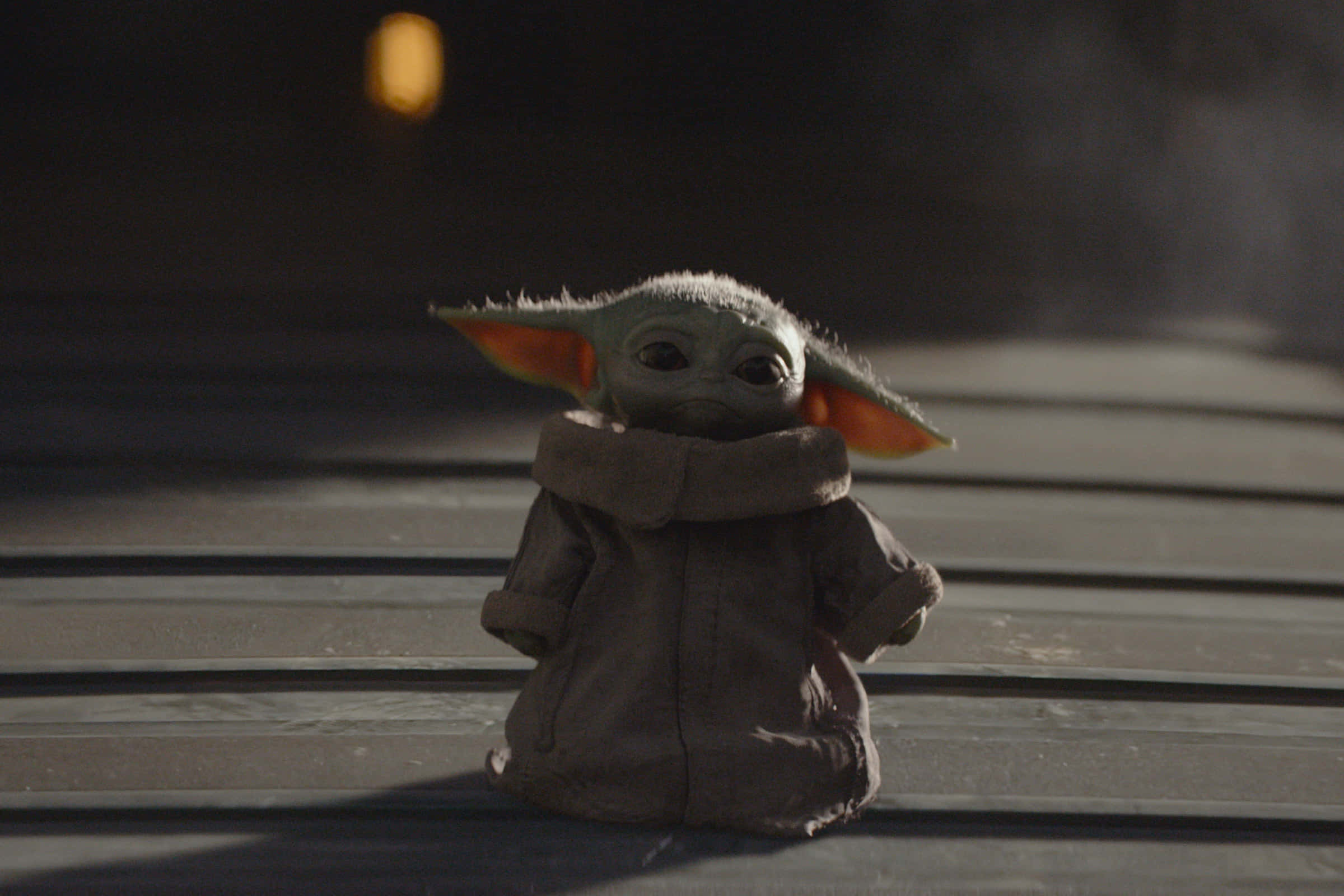 Descargar Lindaimagen De Baby Yoda Paseando De Noche | Wallpapers.com