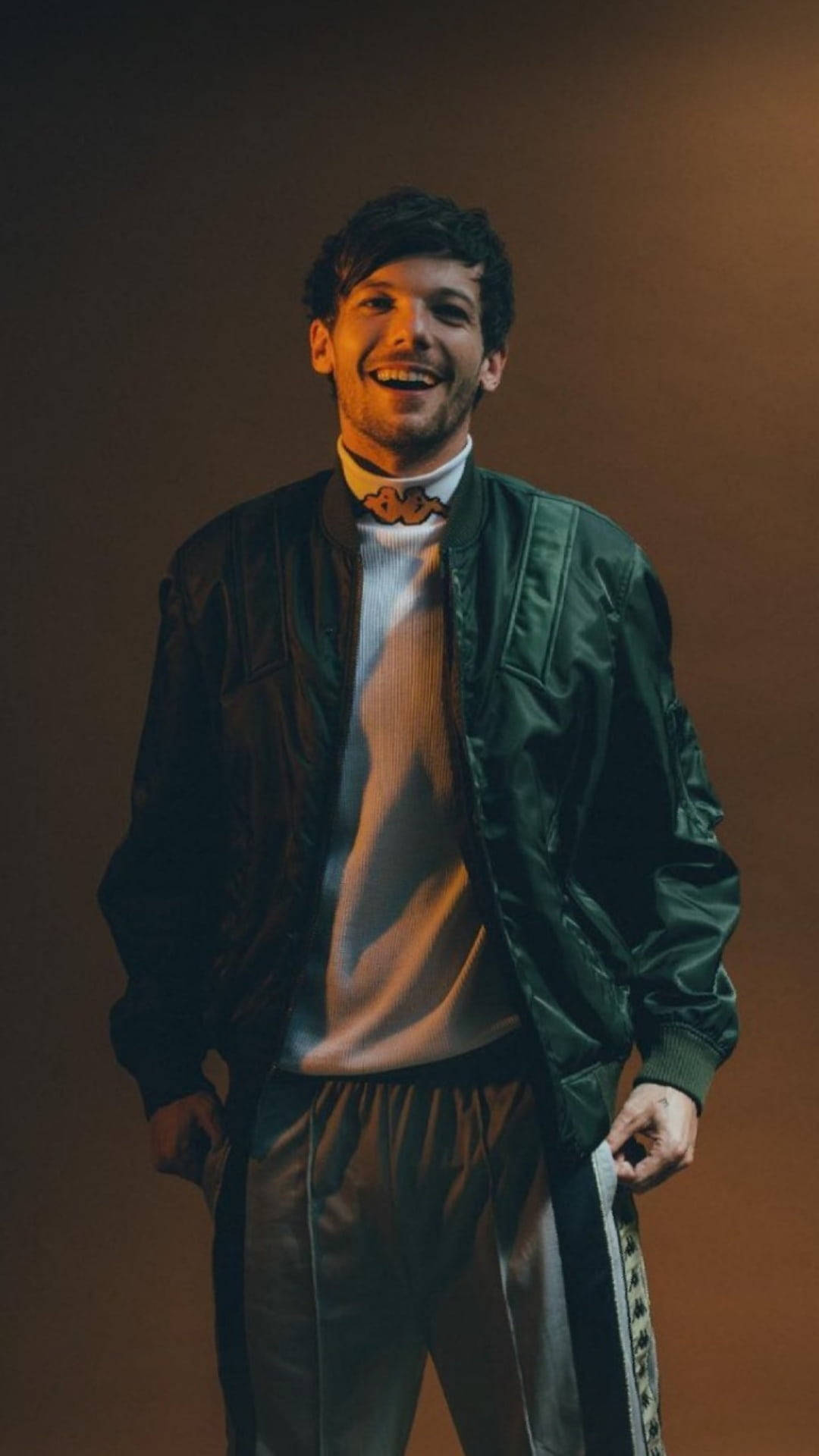 Download Louis Tomlinson Green Jacket And Turtleneck Wallpaper 