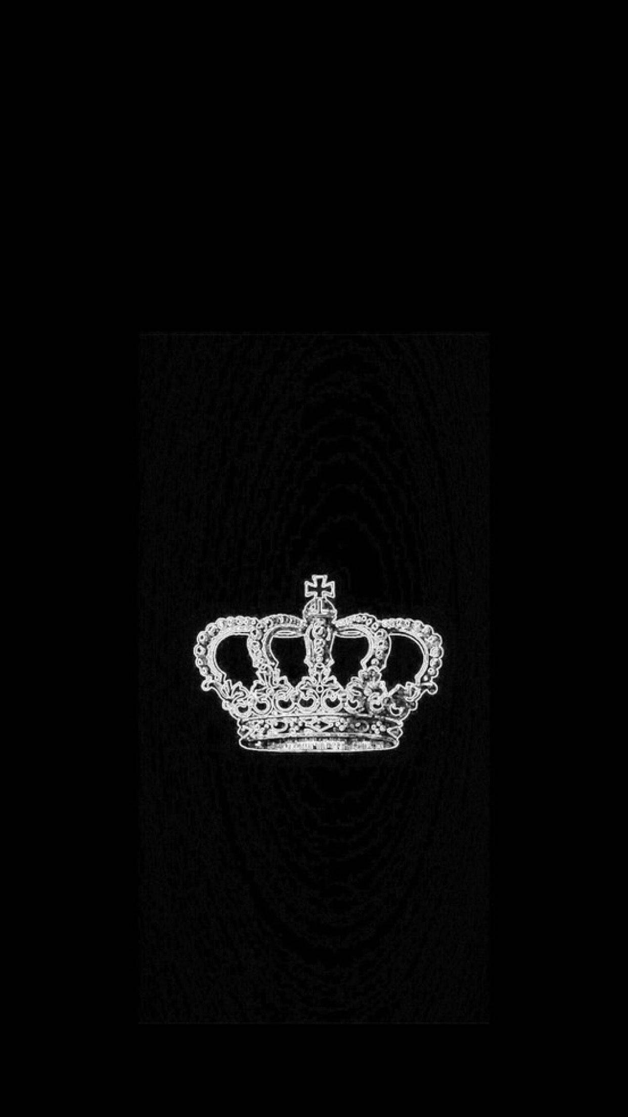 Корона на черном фоне. Карокарона на черном фоне. Корона на темном фоне. Корона картинка.