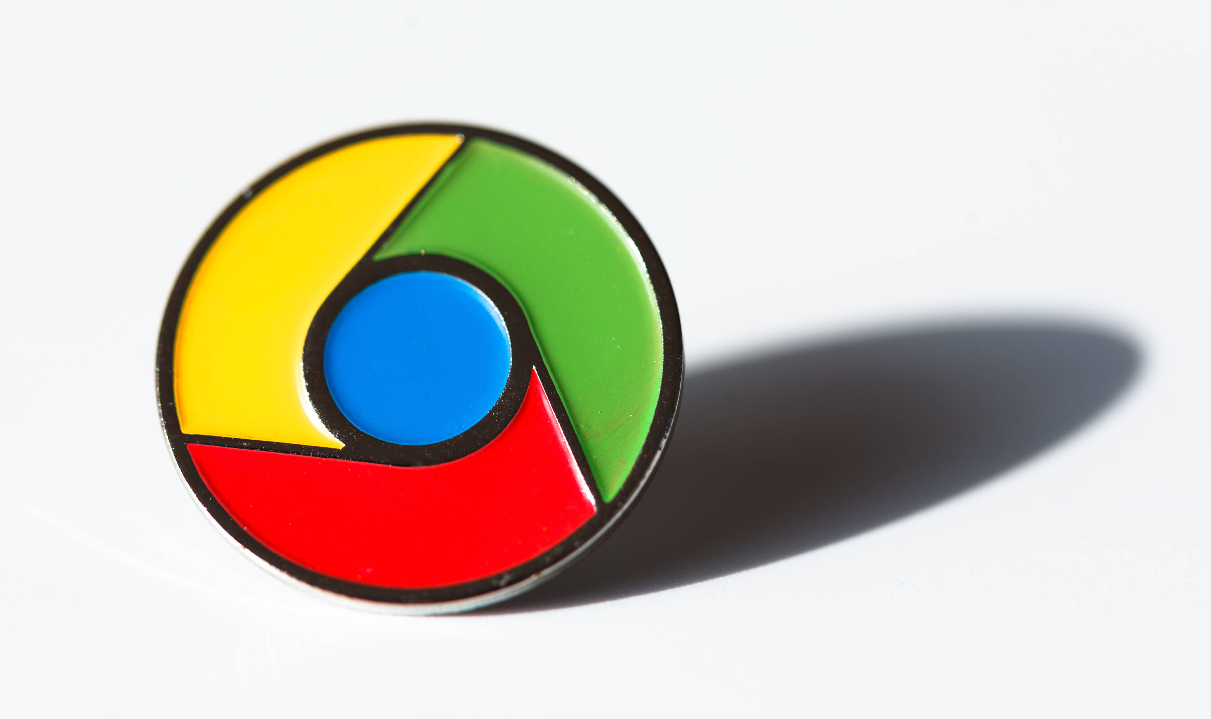 Minimalist Google Chrome Brooch Background