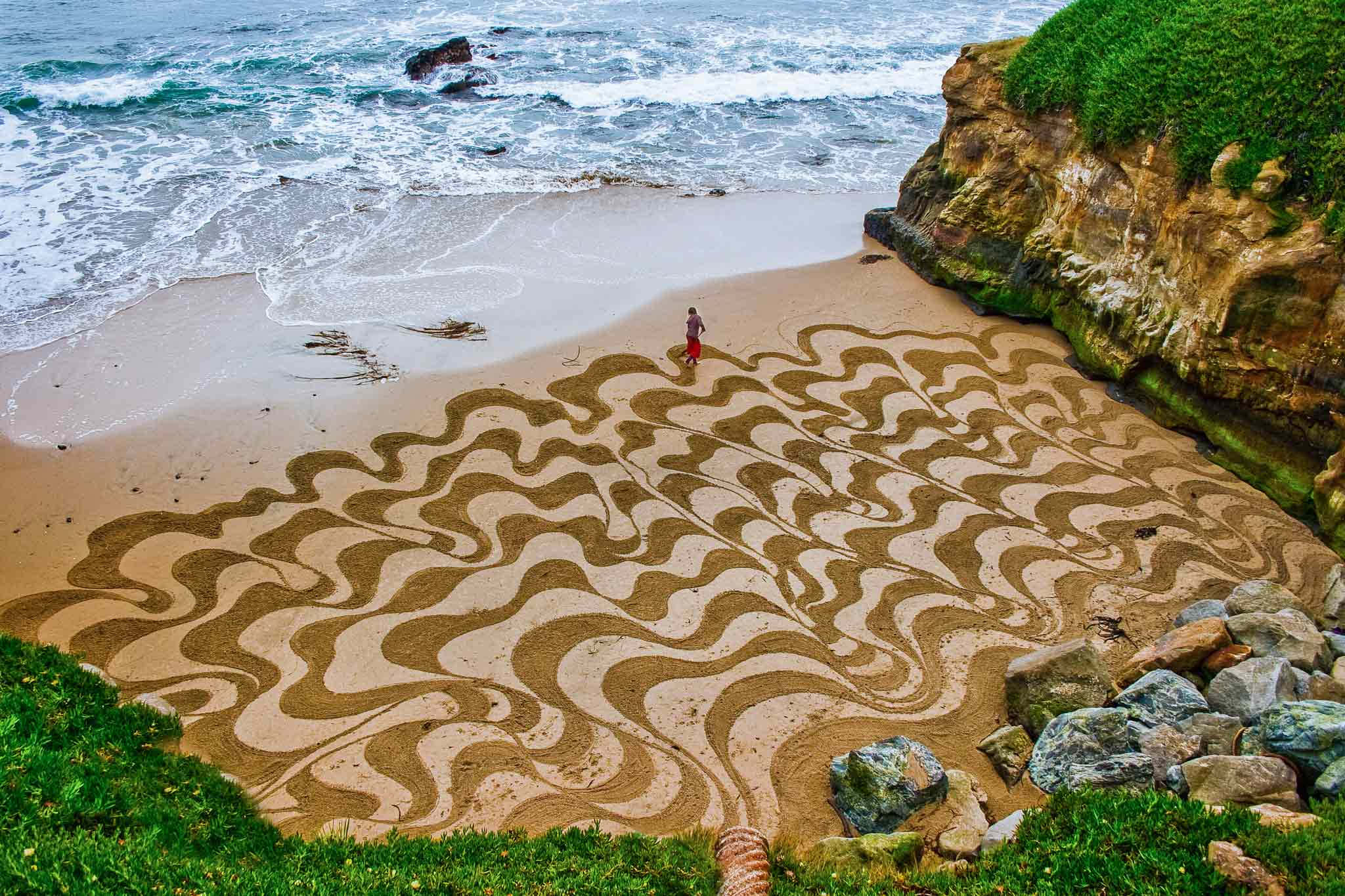 Андрес Амадор и его рисунки на песке.