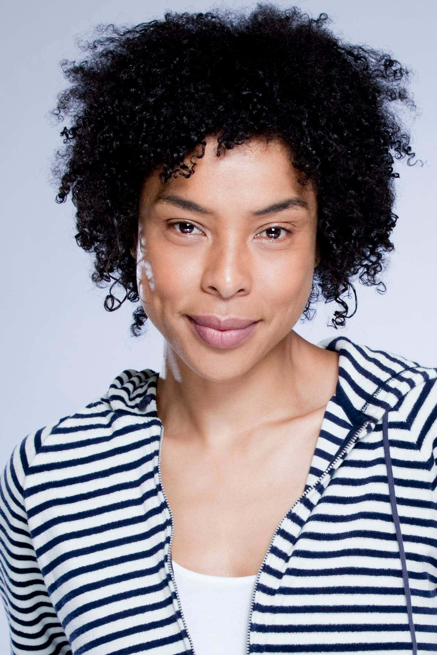 Download Sophie Okonedo In Red Carpet Elegance Wallpaper | Wallpapers.com