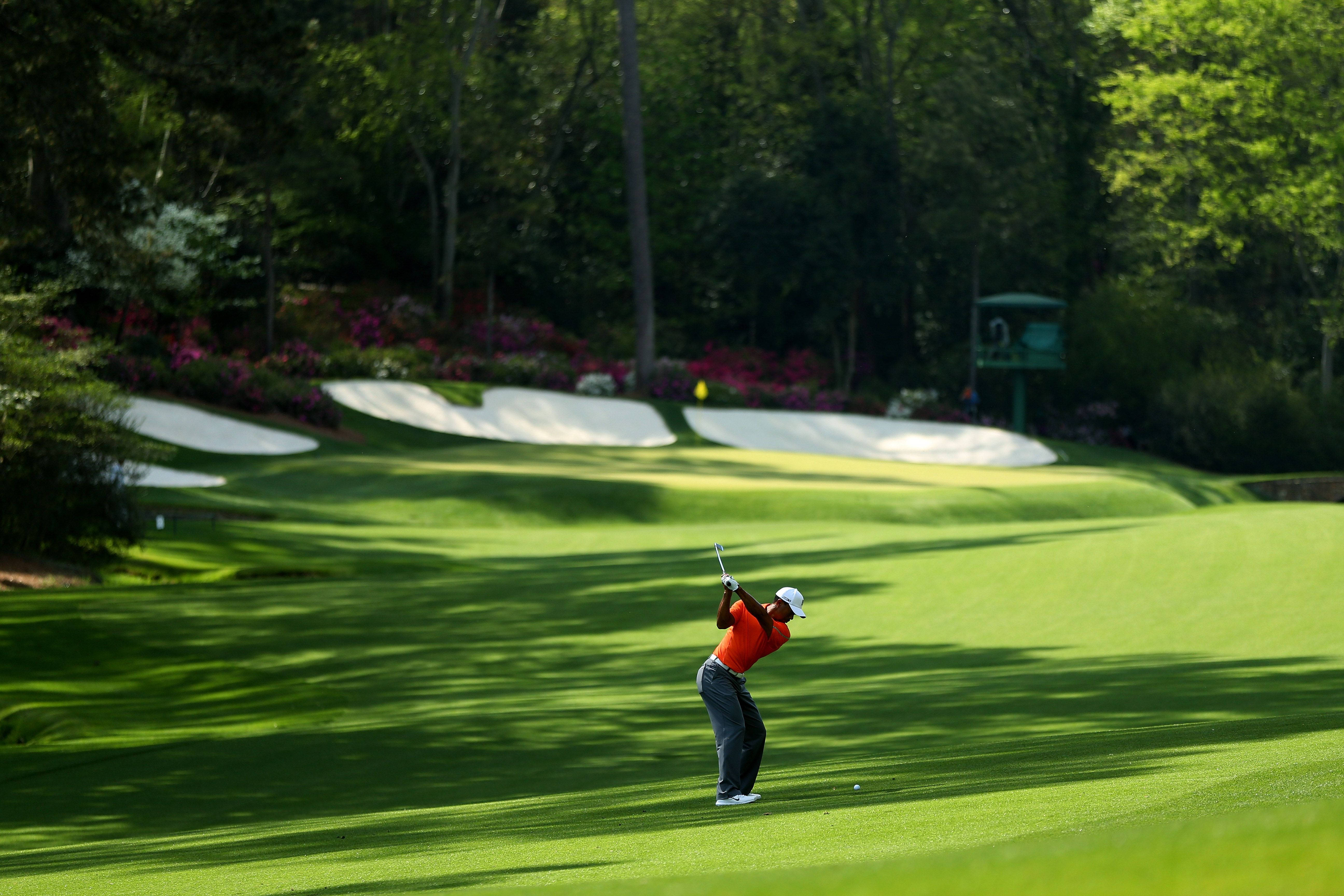 Download Tiger Woods Masters Golf Bunkers Wallpaper 