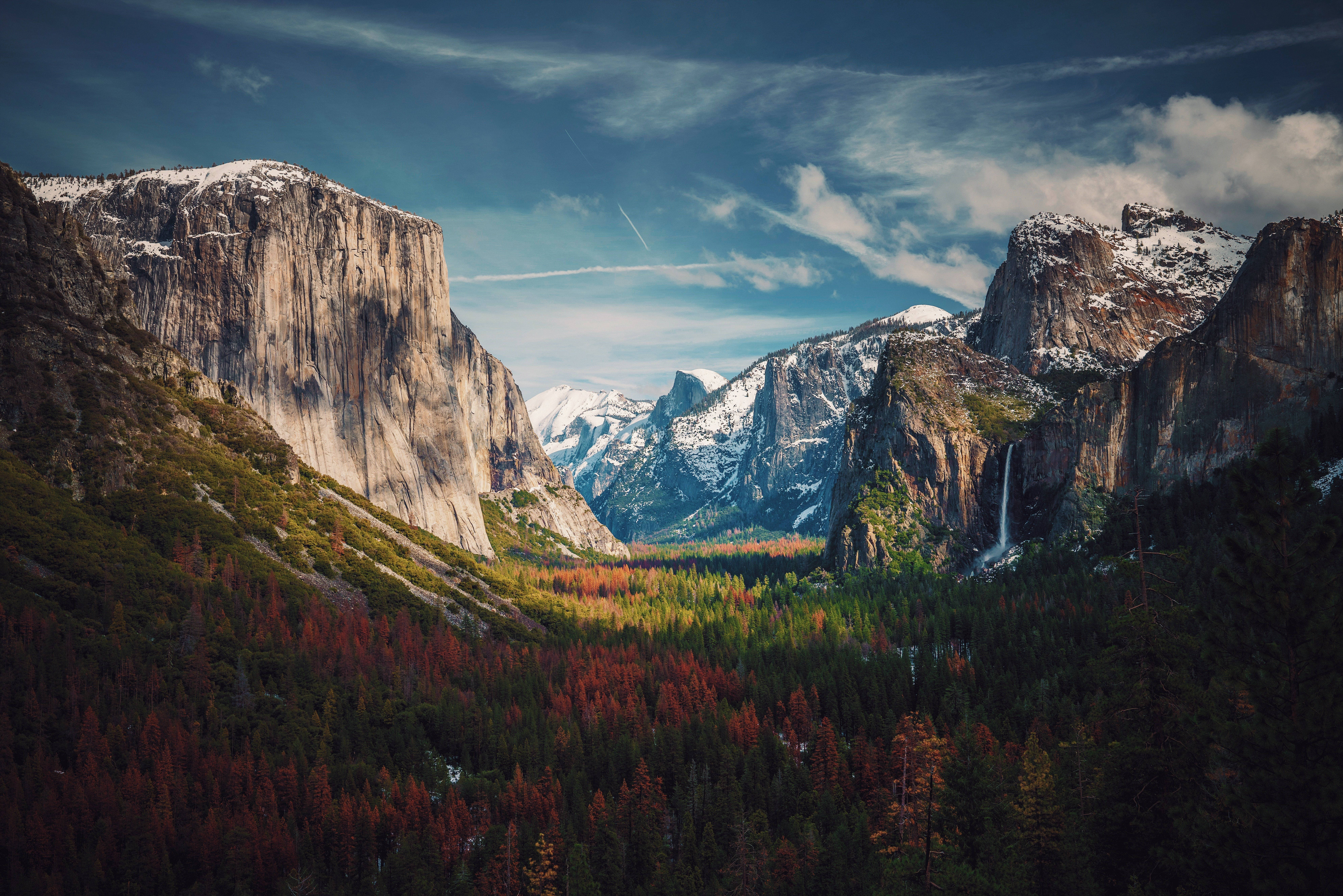 Yosemite Mountain Valley Background