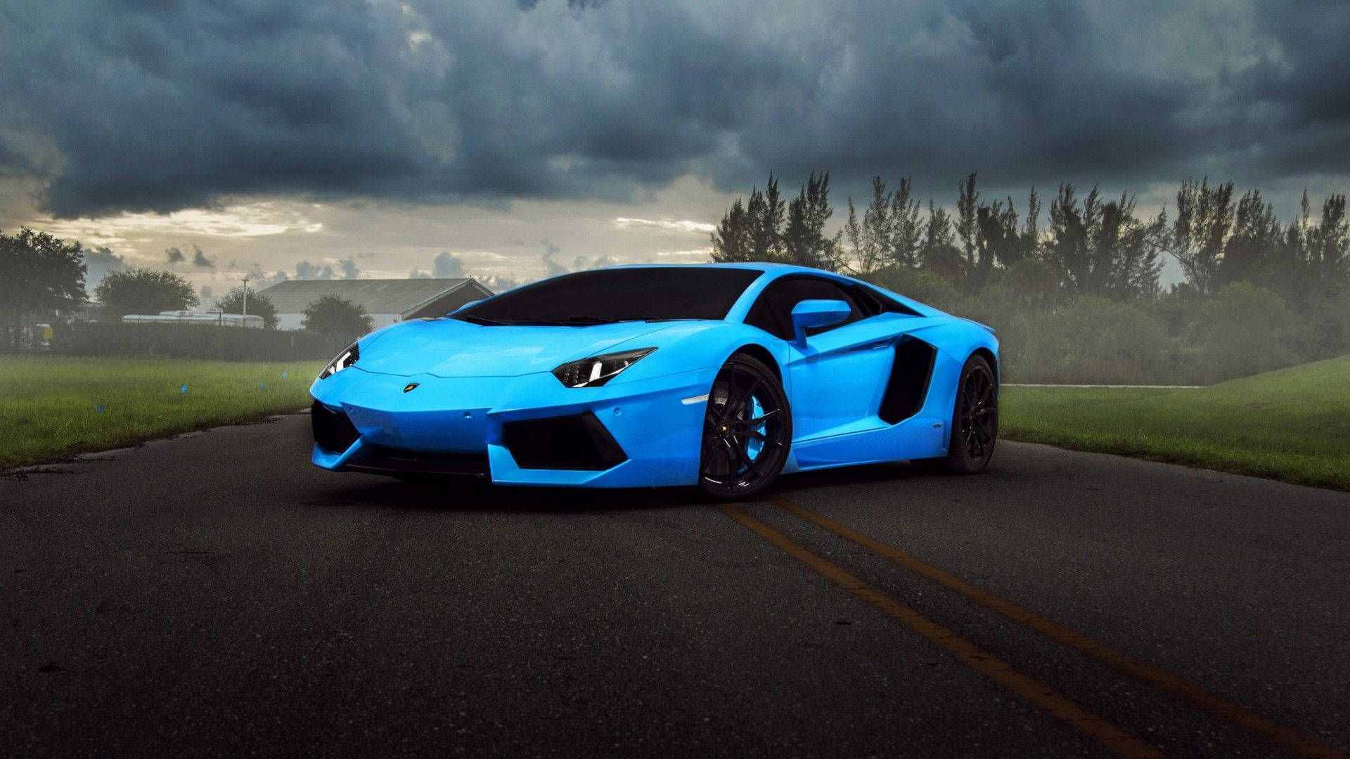 Automobile Sportiva Blu Di 1080p Hd Sulla Strada Sfondo