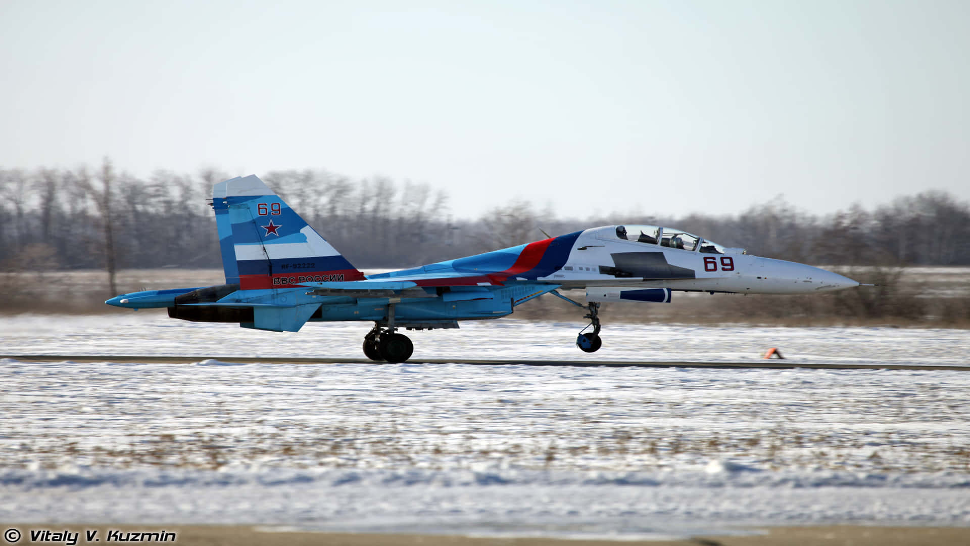 1080pbakgrundsbild Av Sukhoi Su-30 Som Lyfter Från Jumbo Jets