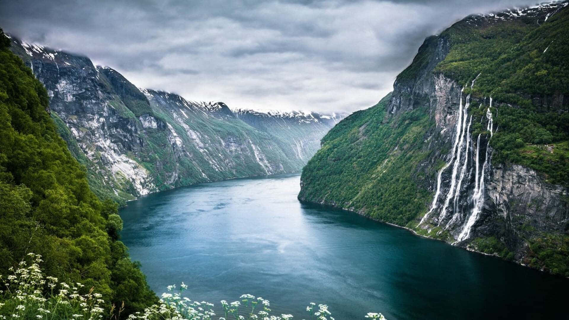 Fondode Pantalla De Naturaleza En 1080p Del Fiordo Geiranger En Noruega.