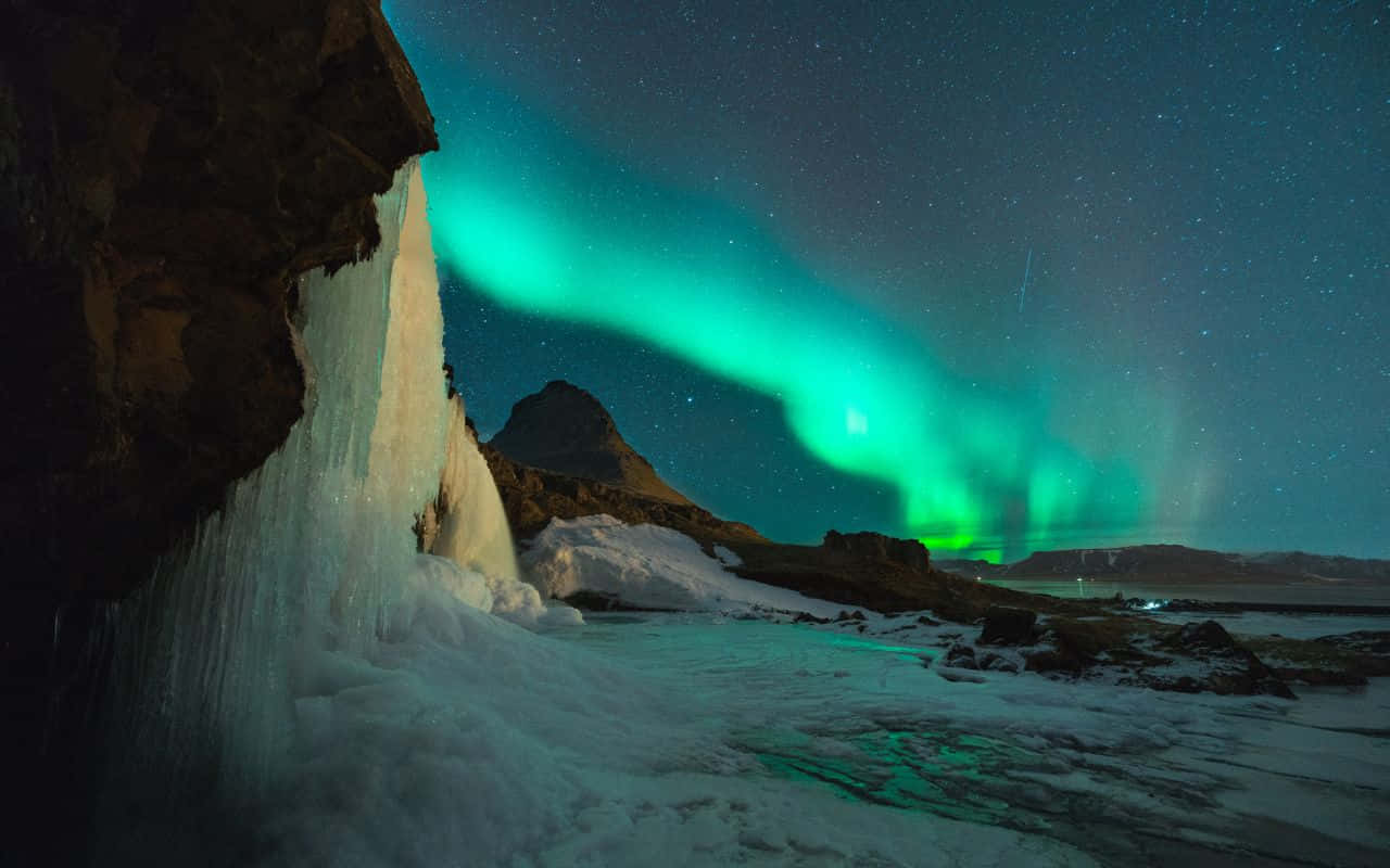 Icebergs And Aurora Borealis In Iceland Wallpaper