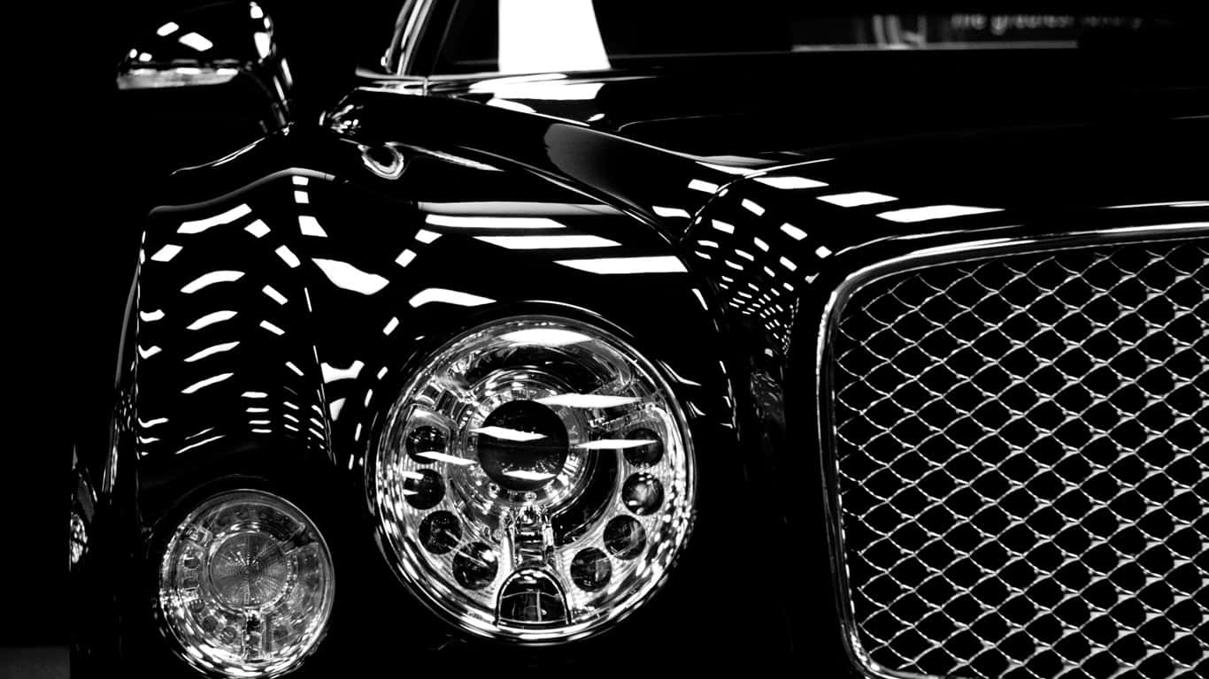 Fondode Pantalla Bentley 1366x768 Con Exterior Negro Brillante.