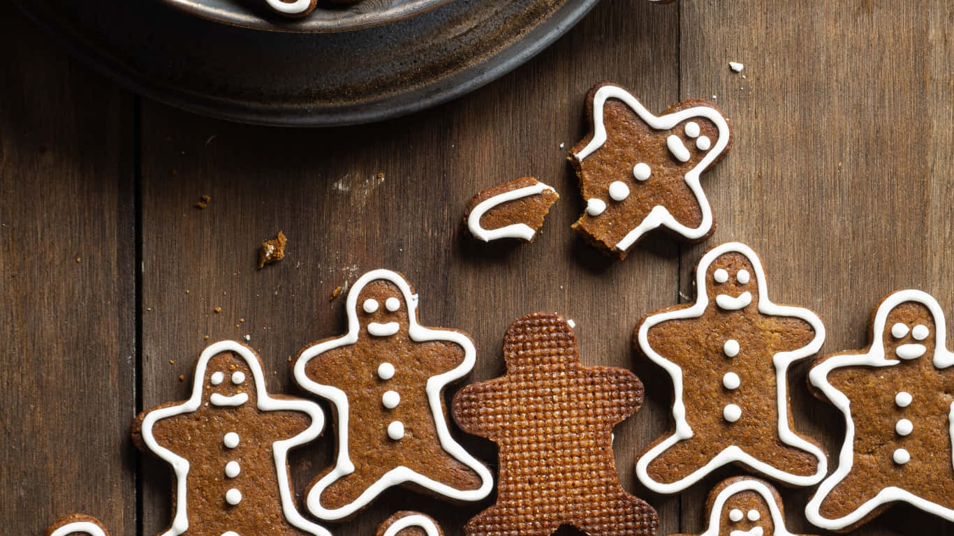 Pepparkaksgubbarpå Ett Träbord