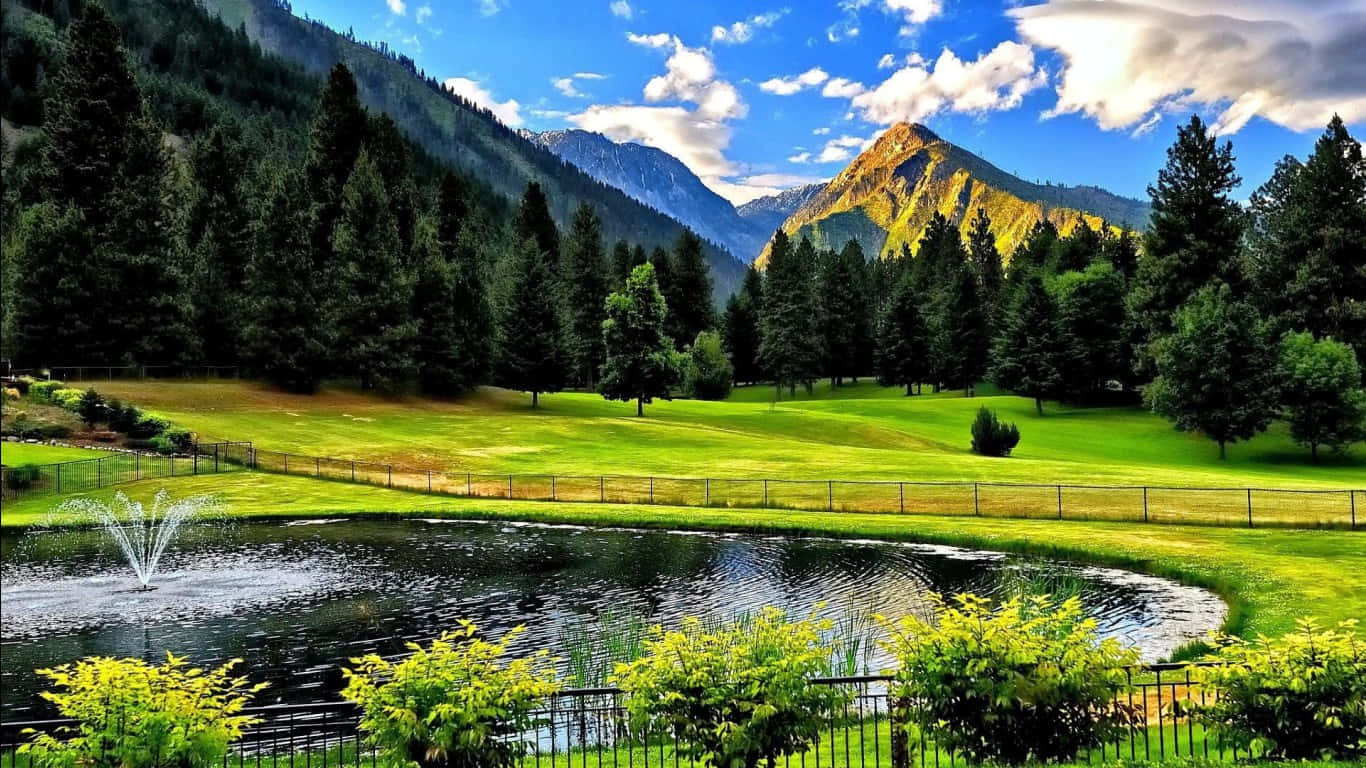 Majestic 1366x768 Golf Course with rolling hills and beautiful scenery