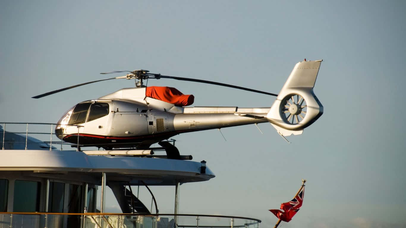 Udforsk himlen i en utrolig 1366x768 helikopter.