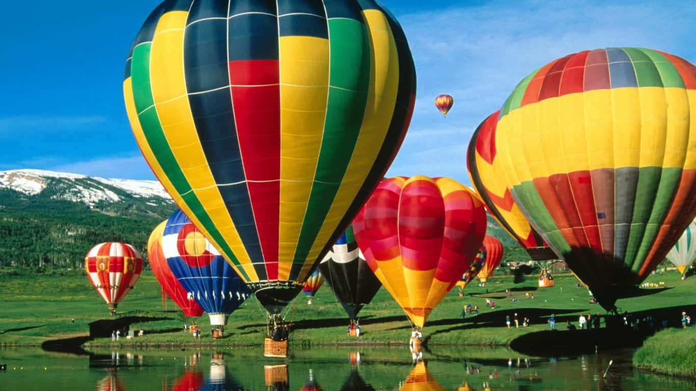 1366x768 Hot Air Balloons For Travel Background