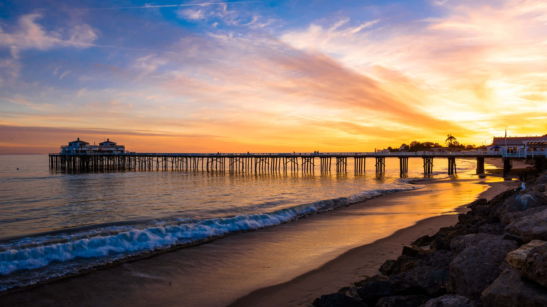 1440p Malibu Pier Golden Sunset Background