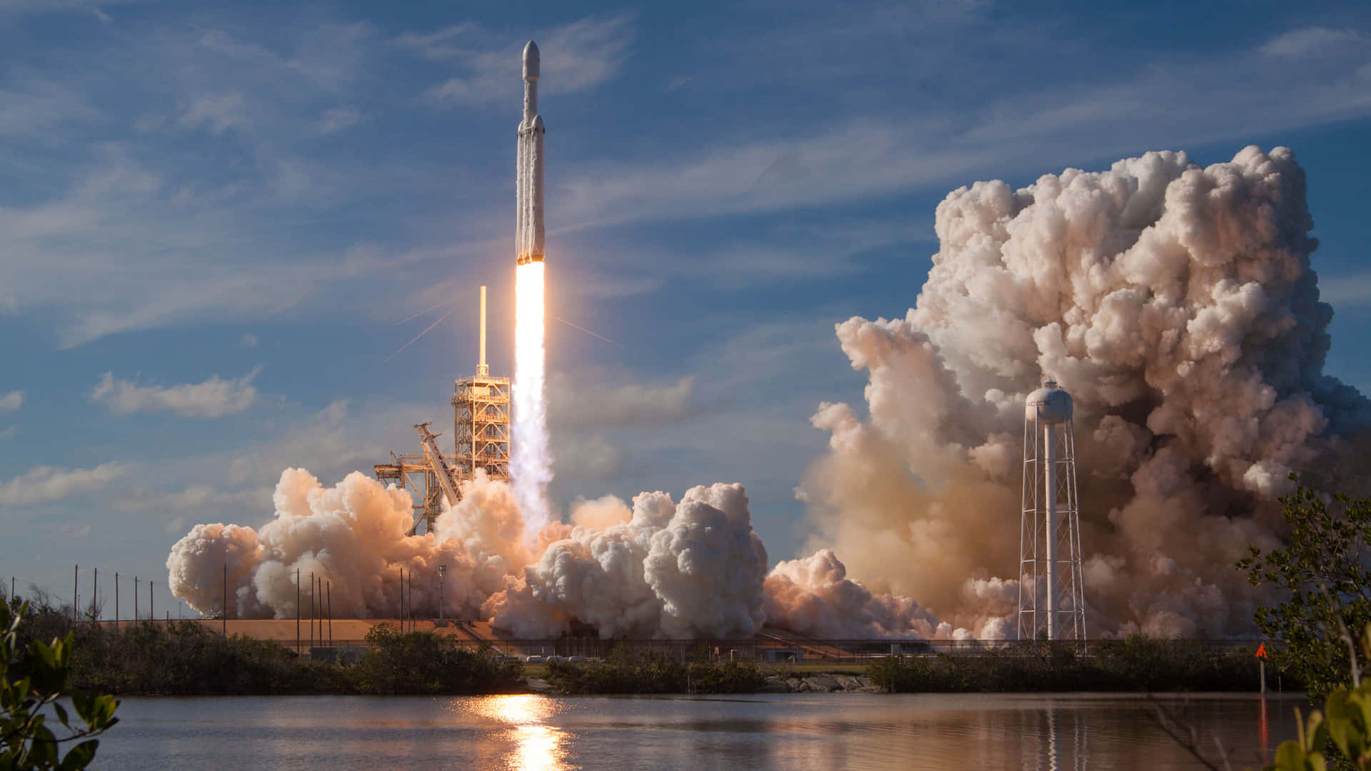 Espacioen 1440p. El Cohete Spacex Falcon Heavy. Fondo de pantalla