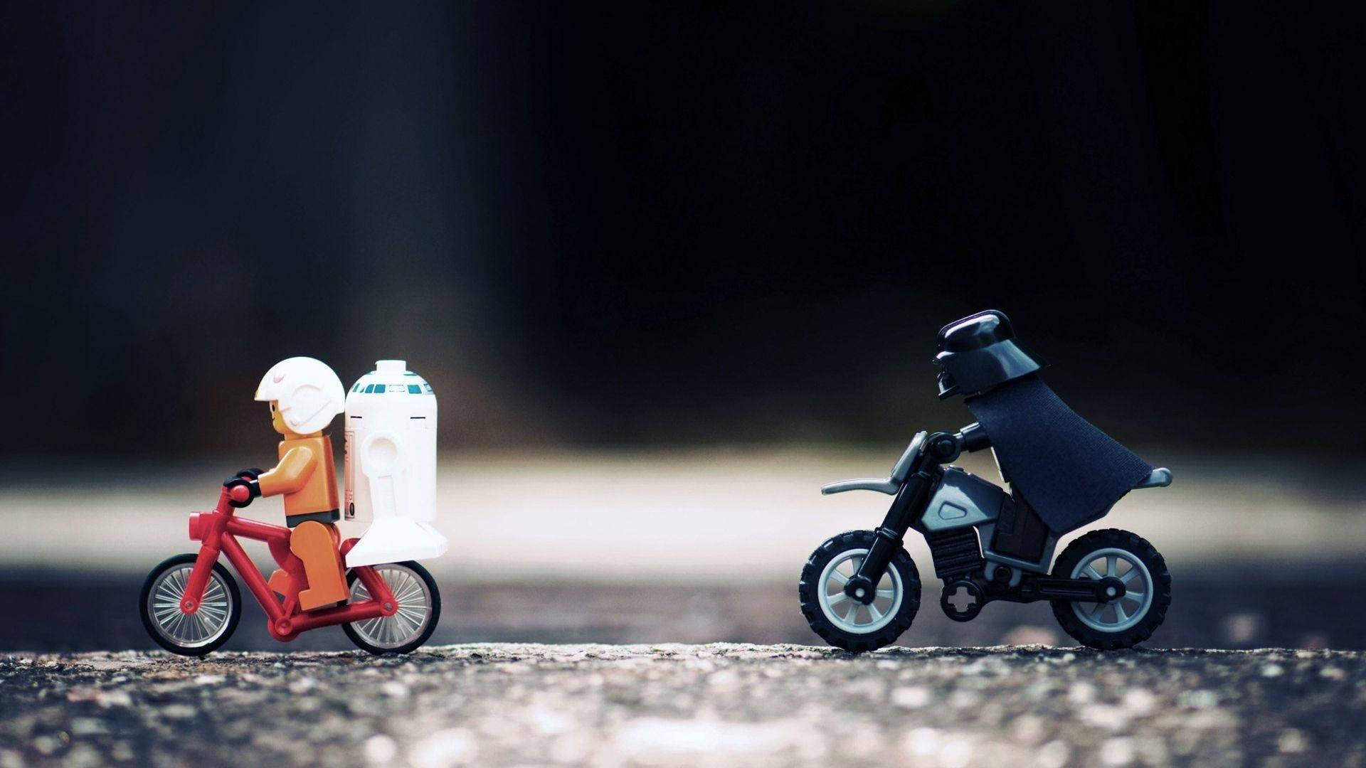1920x1080full Hd Figuras Star Wars Lego Em Bicicletas. Papel de Parede