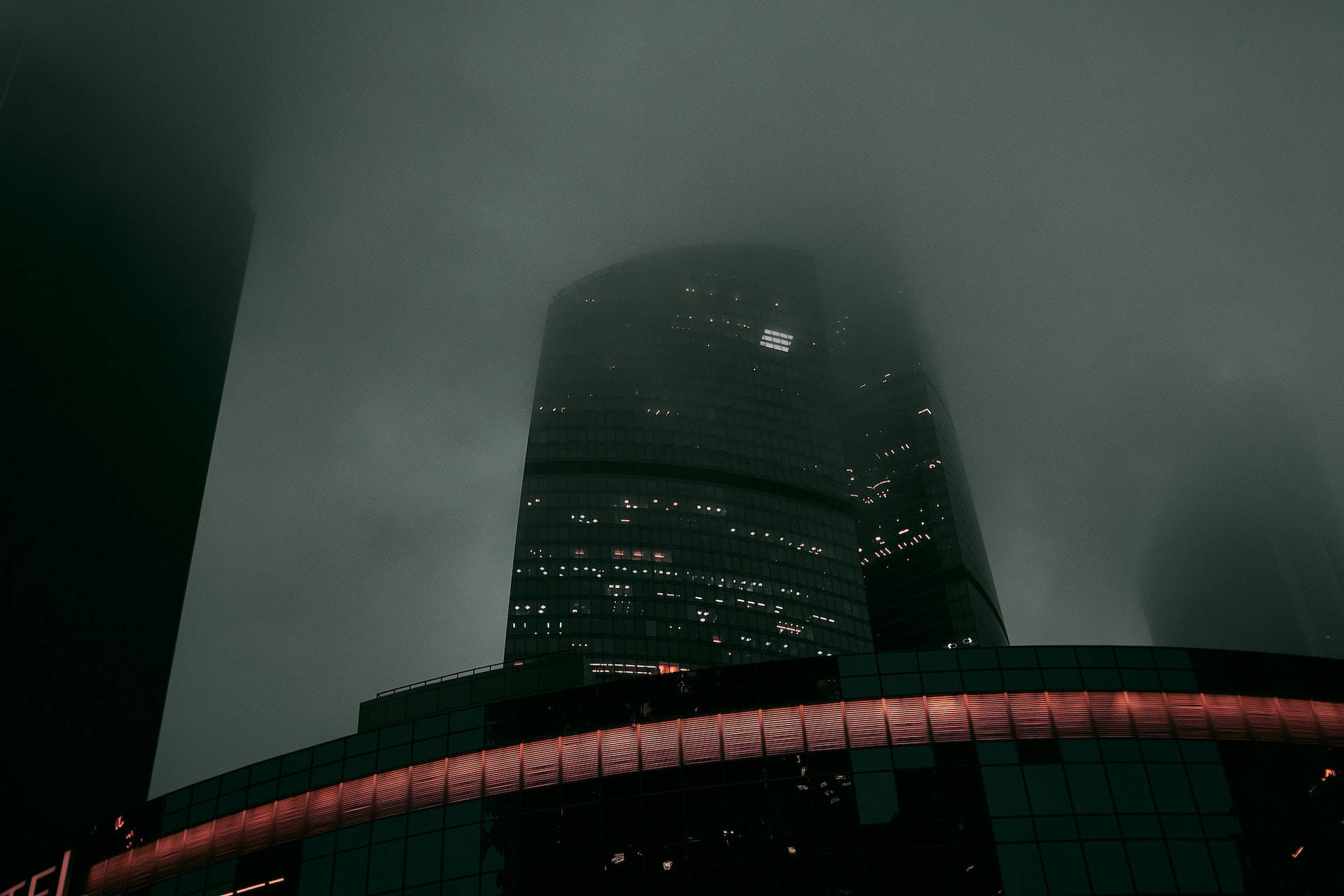 1920x1080 Hd Dark Foggy City Building