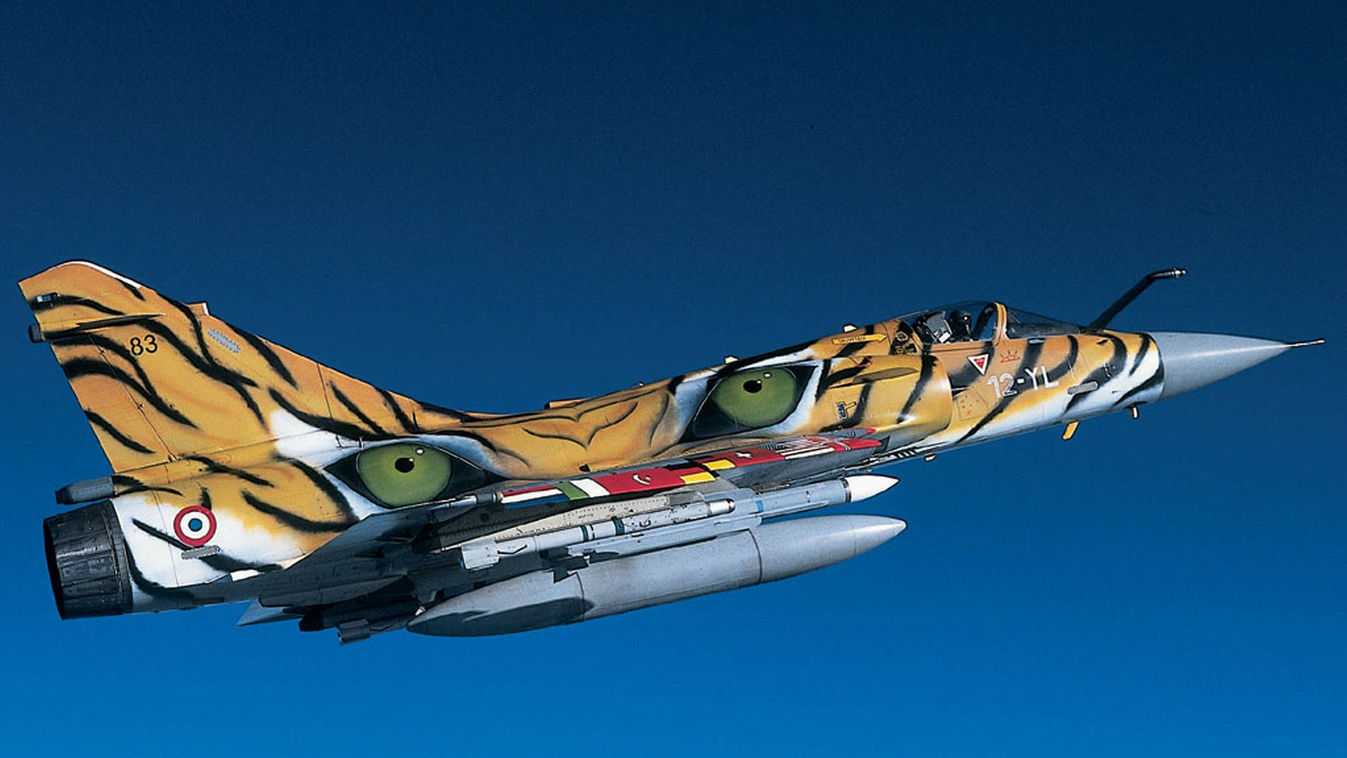 Dennatapet Visar En Imponerande Jet Som Lyfter Från En Startbana. Wallpaper