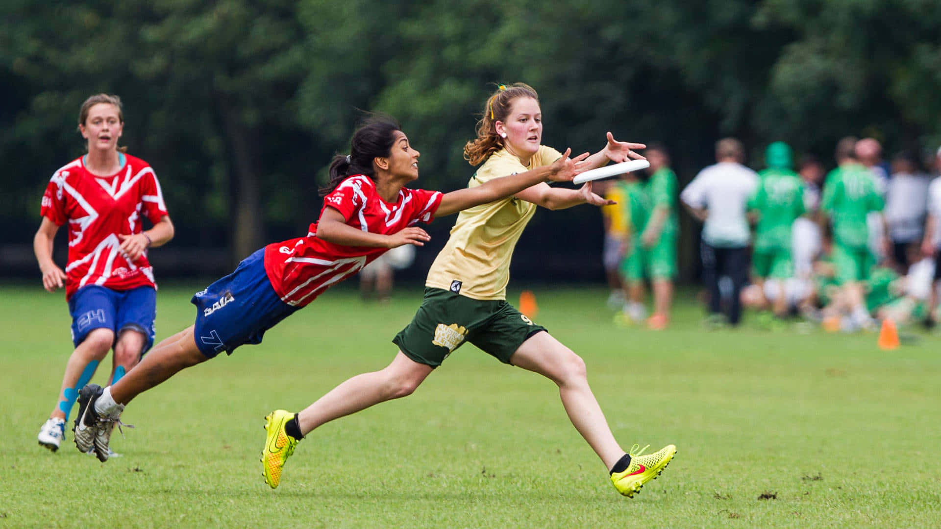 Women Playing 1920x1080 Ultimate Frisbee Background
