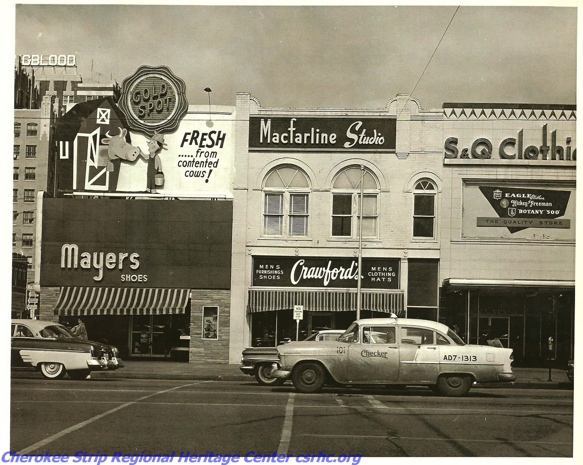 Klassiskbild Från 1950-talet Som Visar Historiska Main Street.