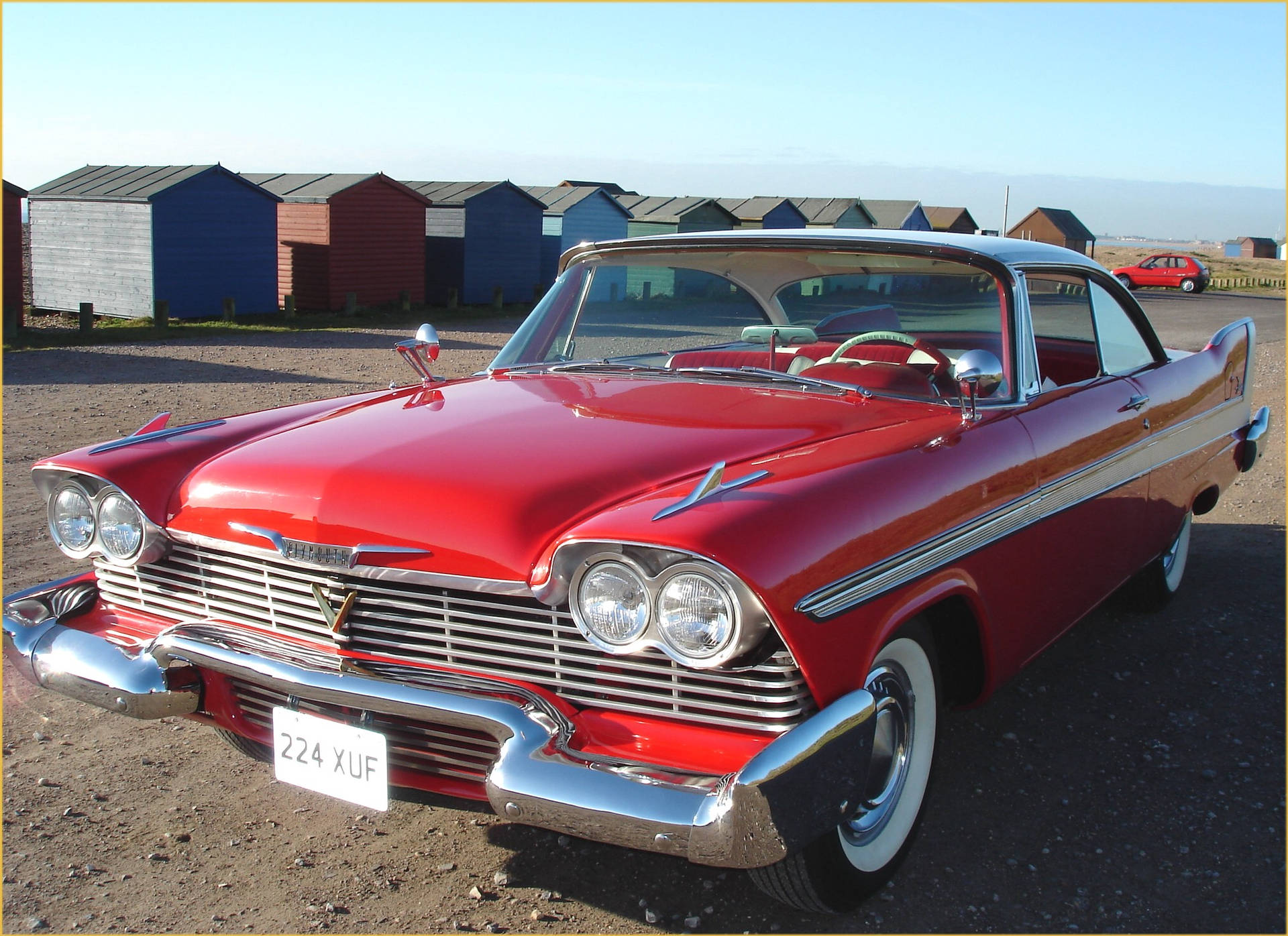 Kør som en 1958 Red Plymouth Fury Vintage bil Wallpaper