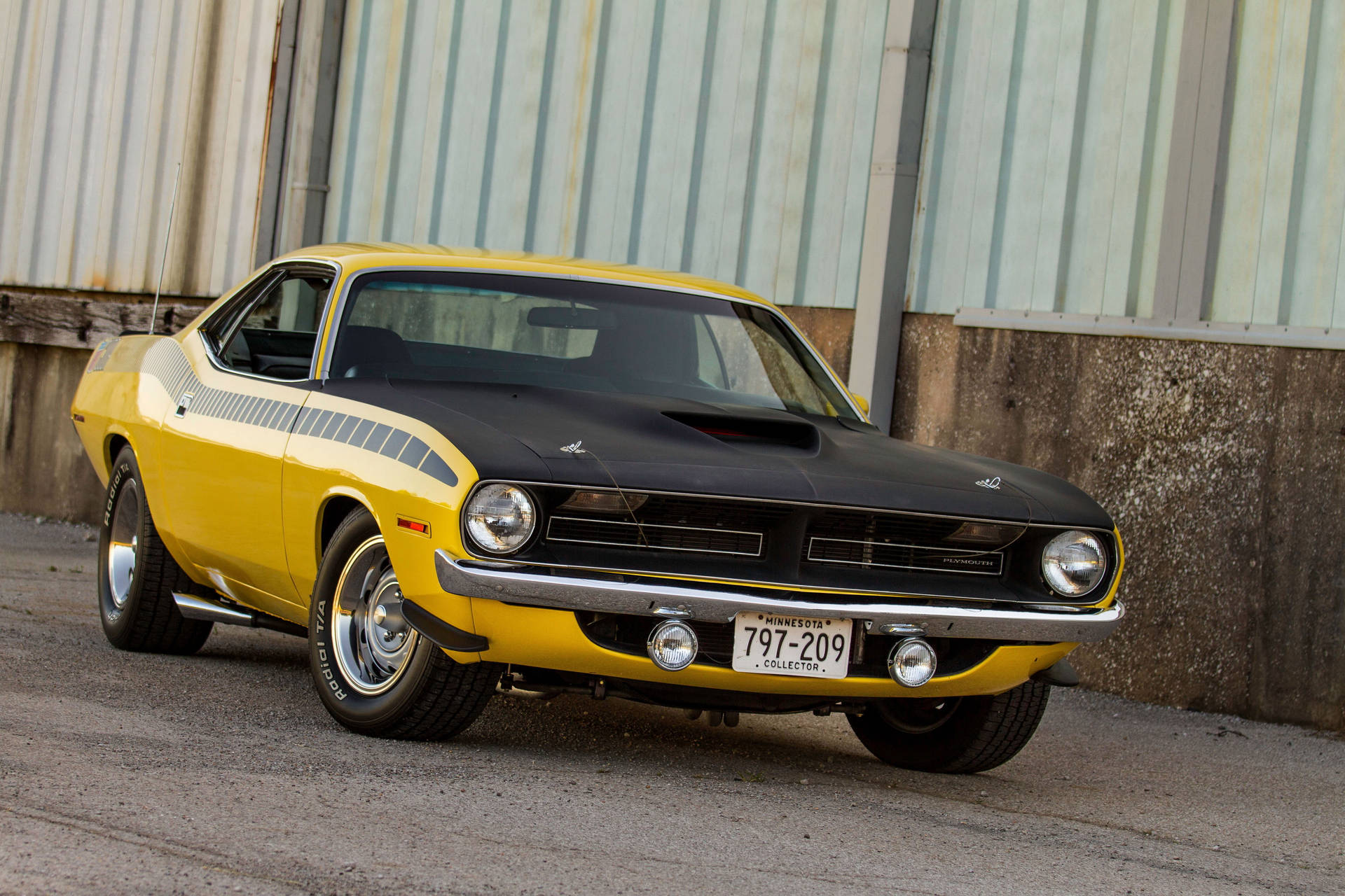 Pristine 1970 Plymouth AAR Cuda in Yellow and Black Wallpaper