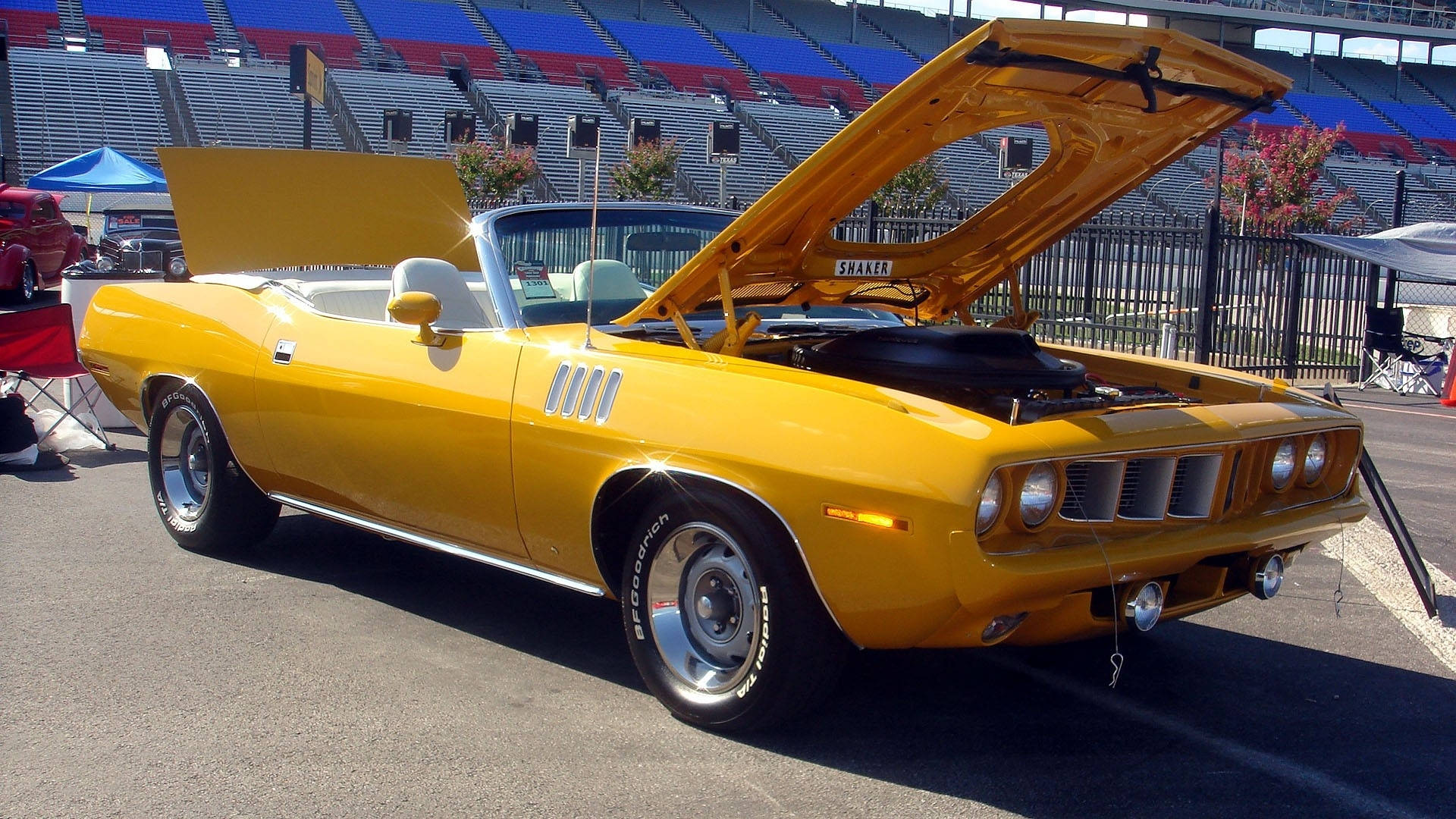 1971 Plymouth Barracuda Yellow Convertible Car Wallpaper