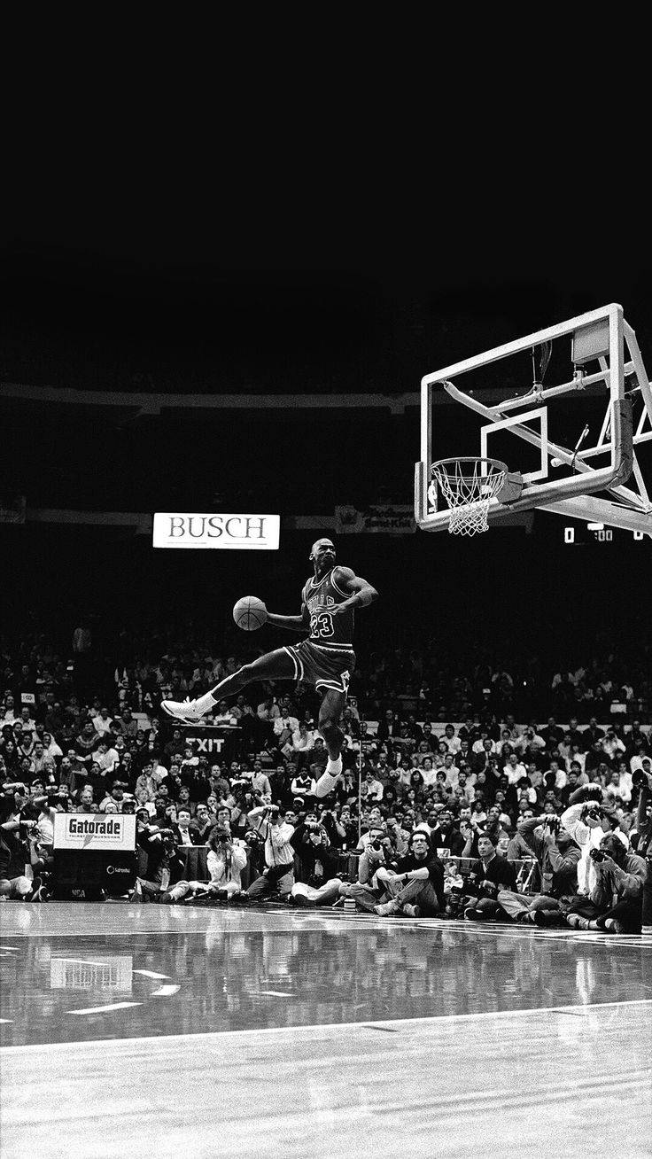 1988 Cool Michael Jordan Slam Dunked Baggrundsbillede Wallpaper