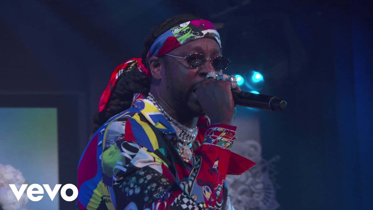 2 Chainz brings the hottest tracks to the stage