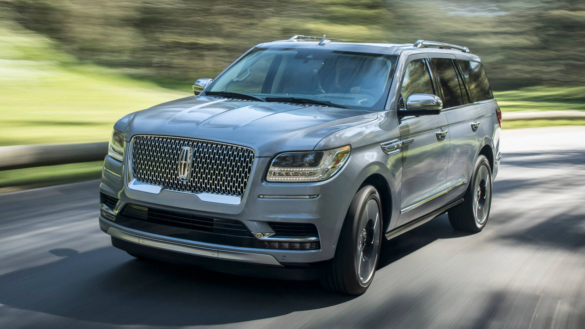 2018 Navigator Lincoln Car On A Country Road Wallpaper