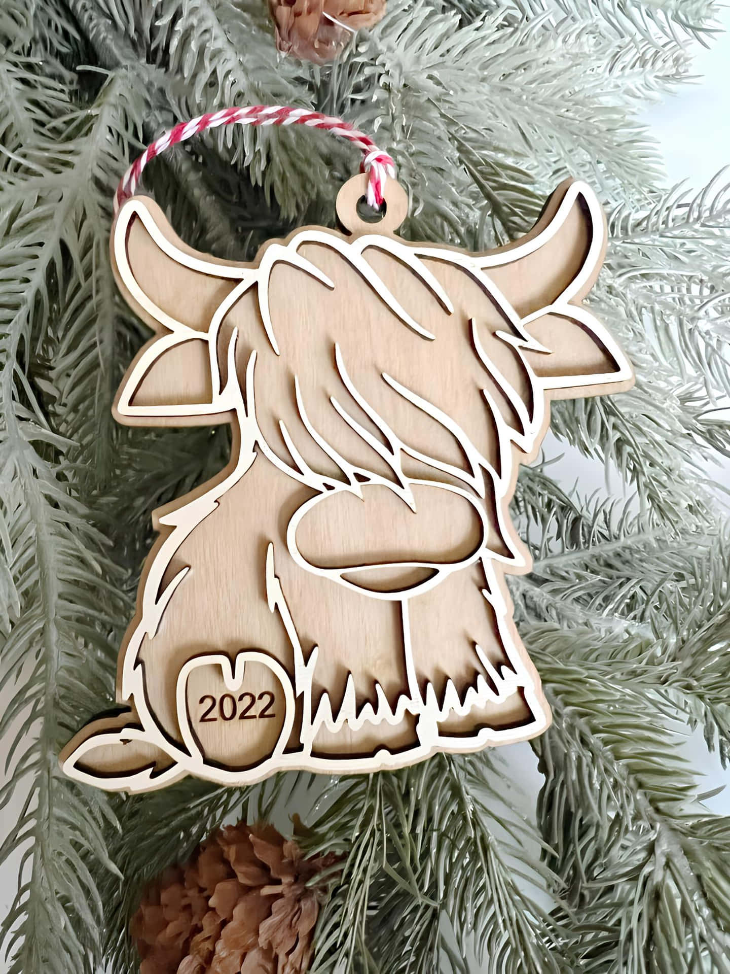 2022 Christmas Cow Ornament Wallpaper