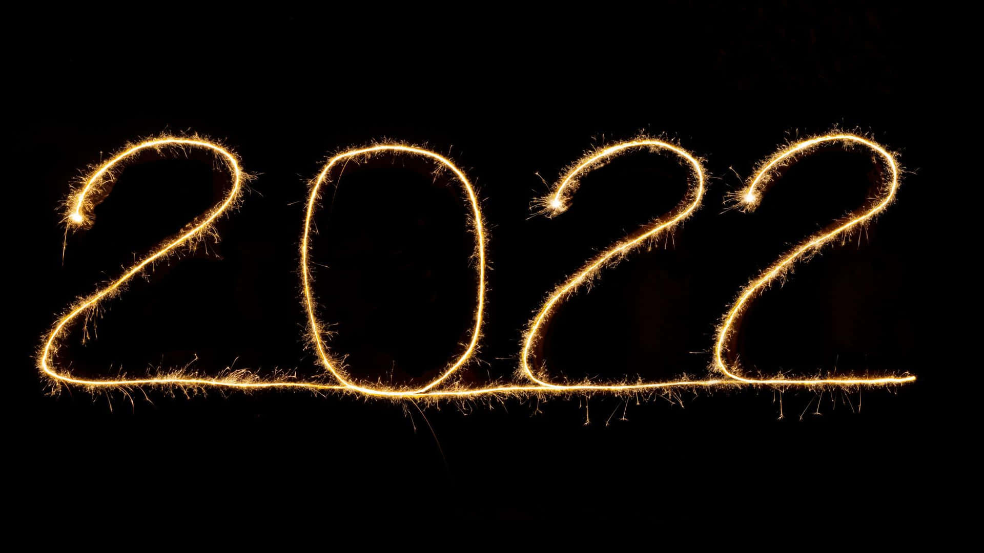 Celebrating 2022: An Elegant Display of Fireworks Illuminating the Night Sky