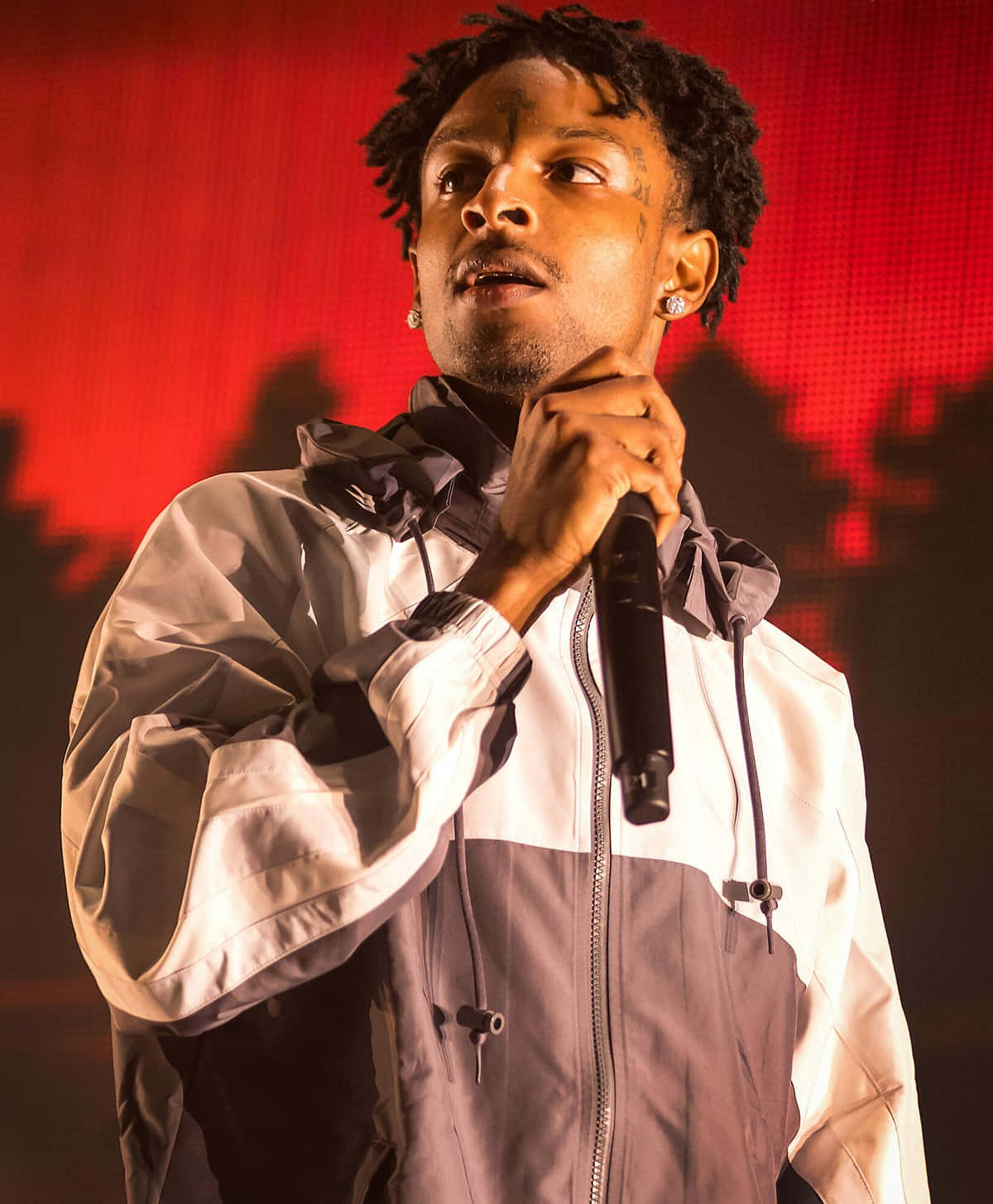 Grammy-nominated rapper 21 Savage rocks the stage with a powerful performance