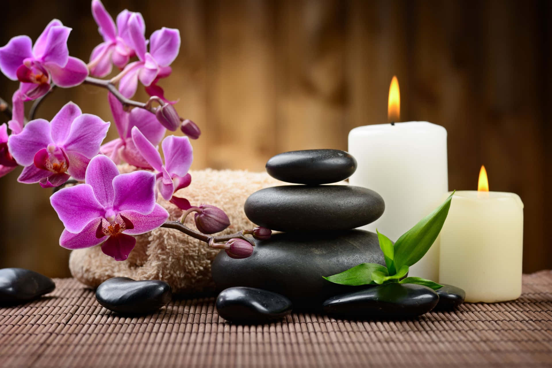 Spa With Candles And Stones Wallpaper