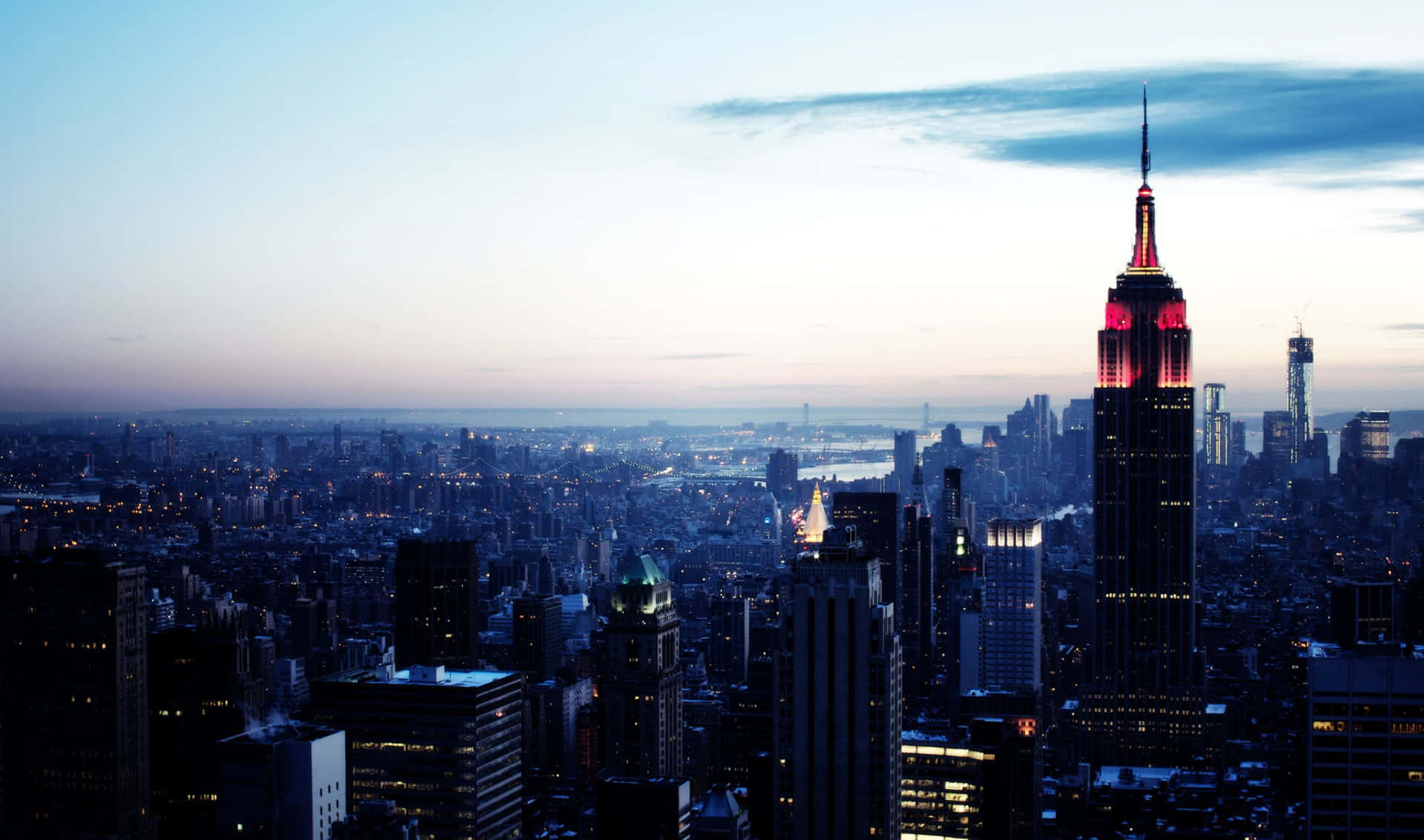 Surcandolos Cielos De La Ciudad - El Empire State Building.