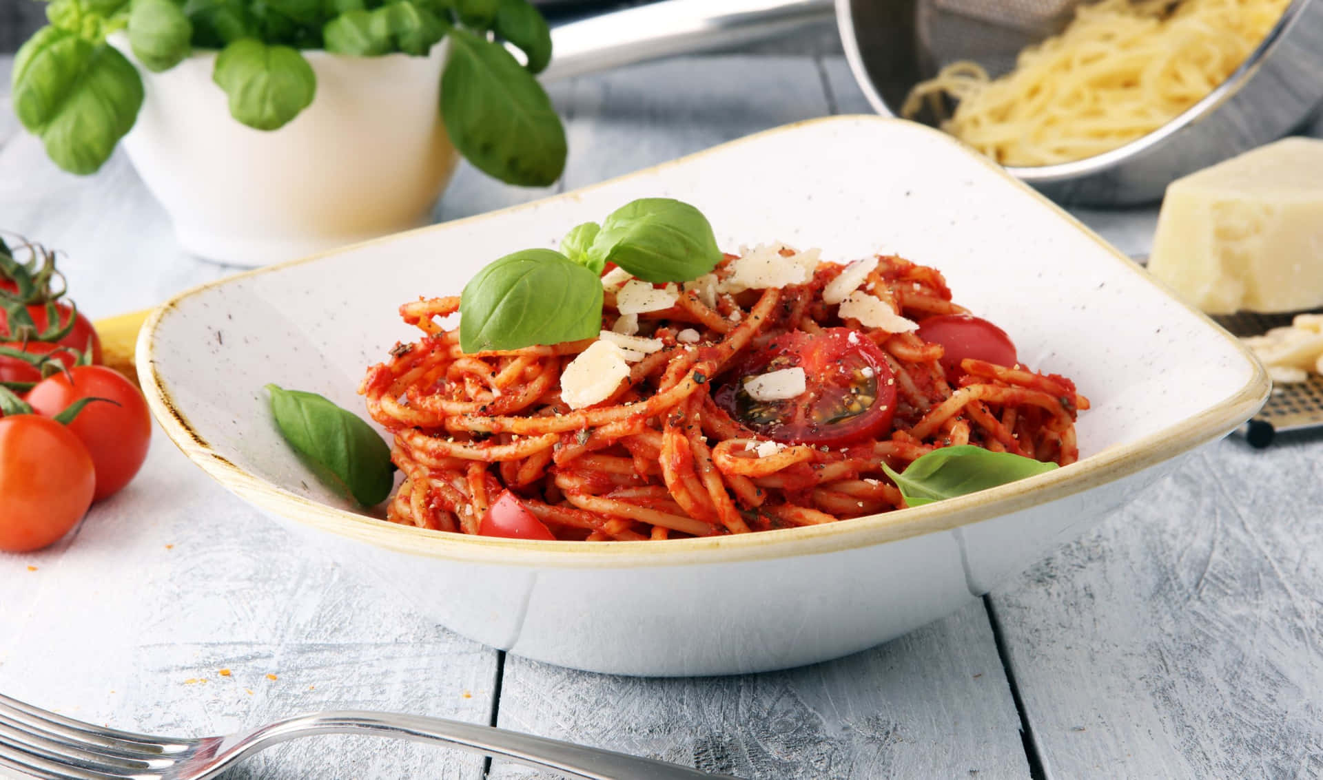 Envit Skål Med Spaghetti Och Tomater