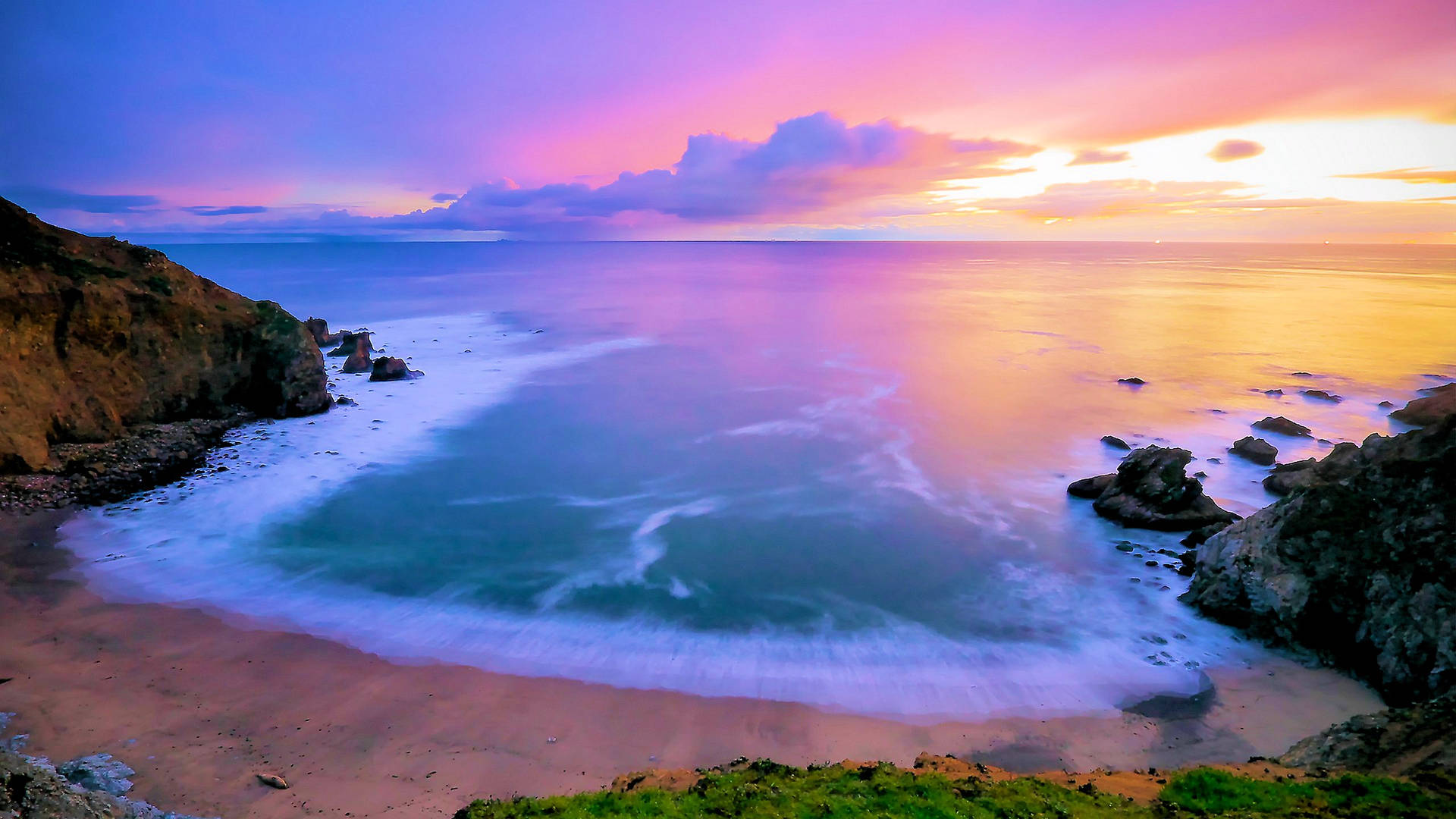 2560 X 1440 Sea Sunset Enclosed Beach Wallpaper