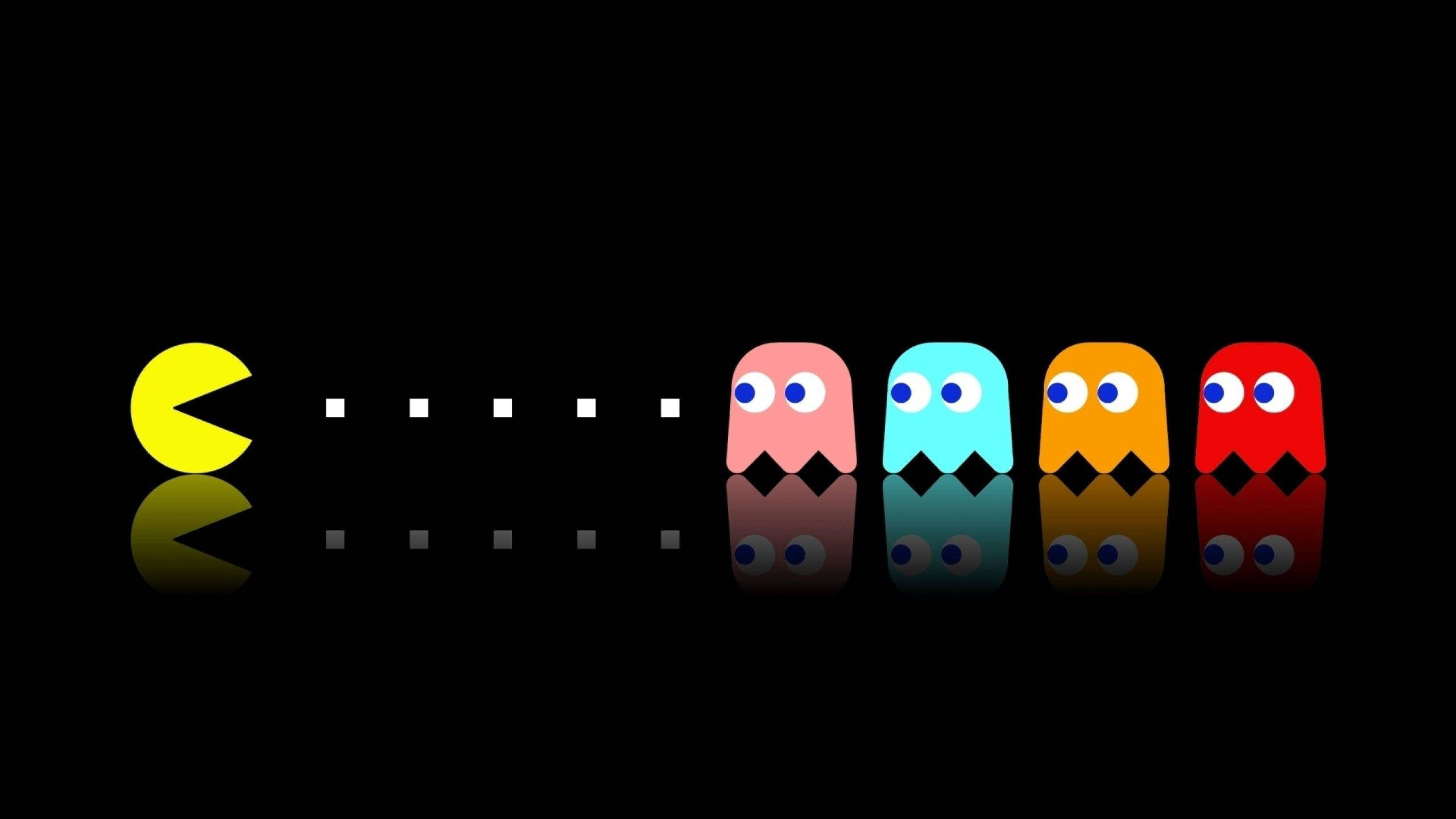 2560x1440 Gaming Pac-man And Ghosts Wallpaper