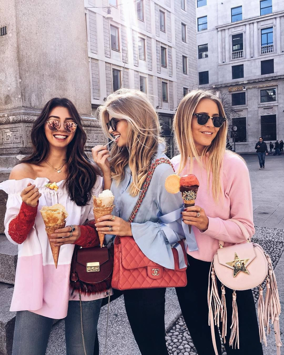3 Best Friends With Ice Creams Wallpaper