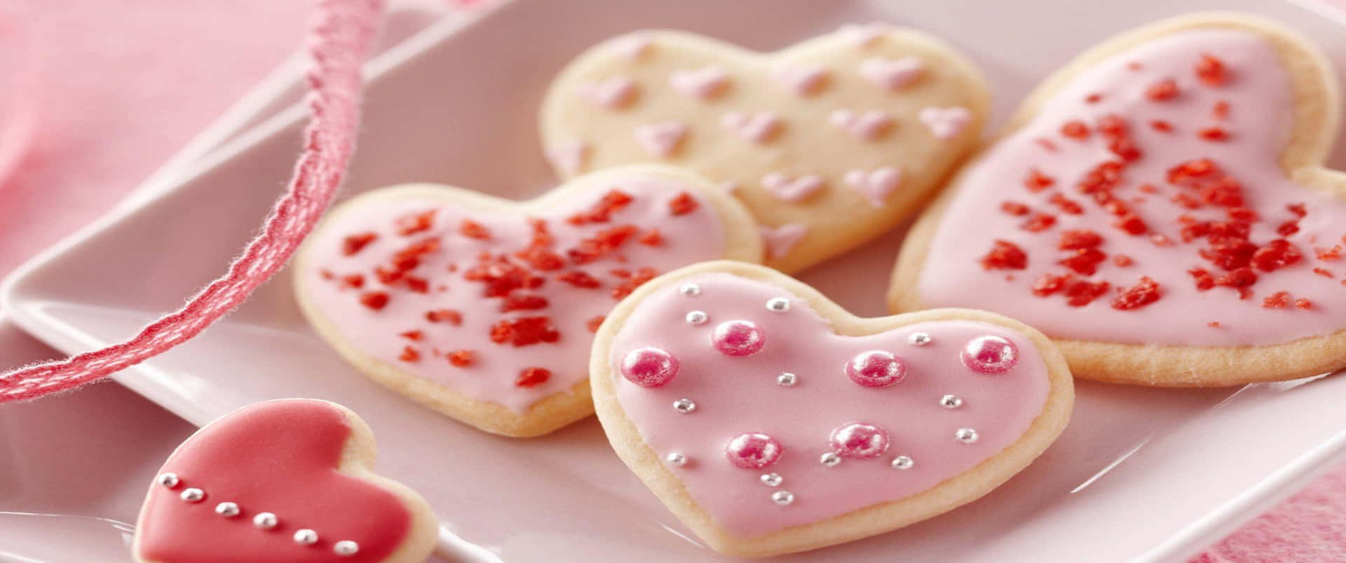 Sweet Strawberry Hearts 3440x1440p Cookies Background
