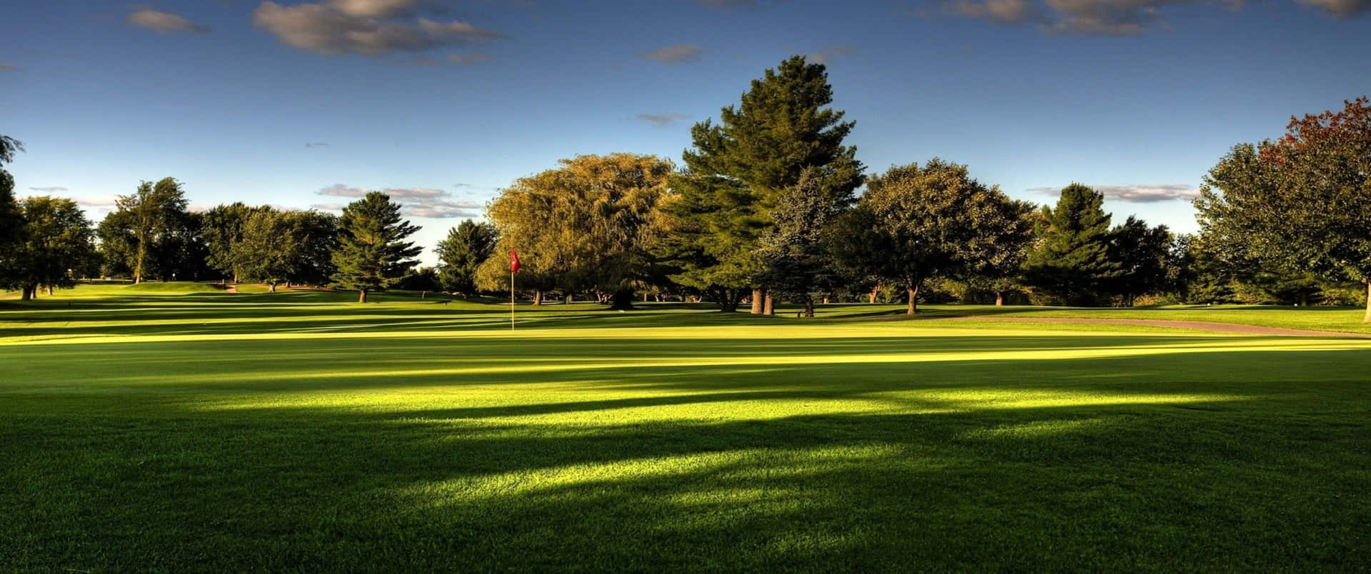 Experience Beautiful, Serene Golf Courses in 3440x1440p
