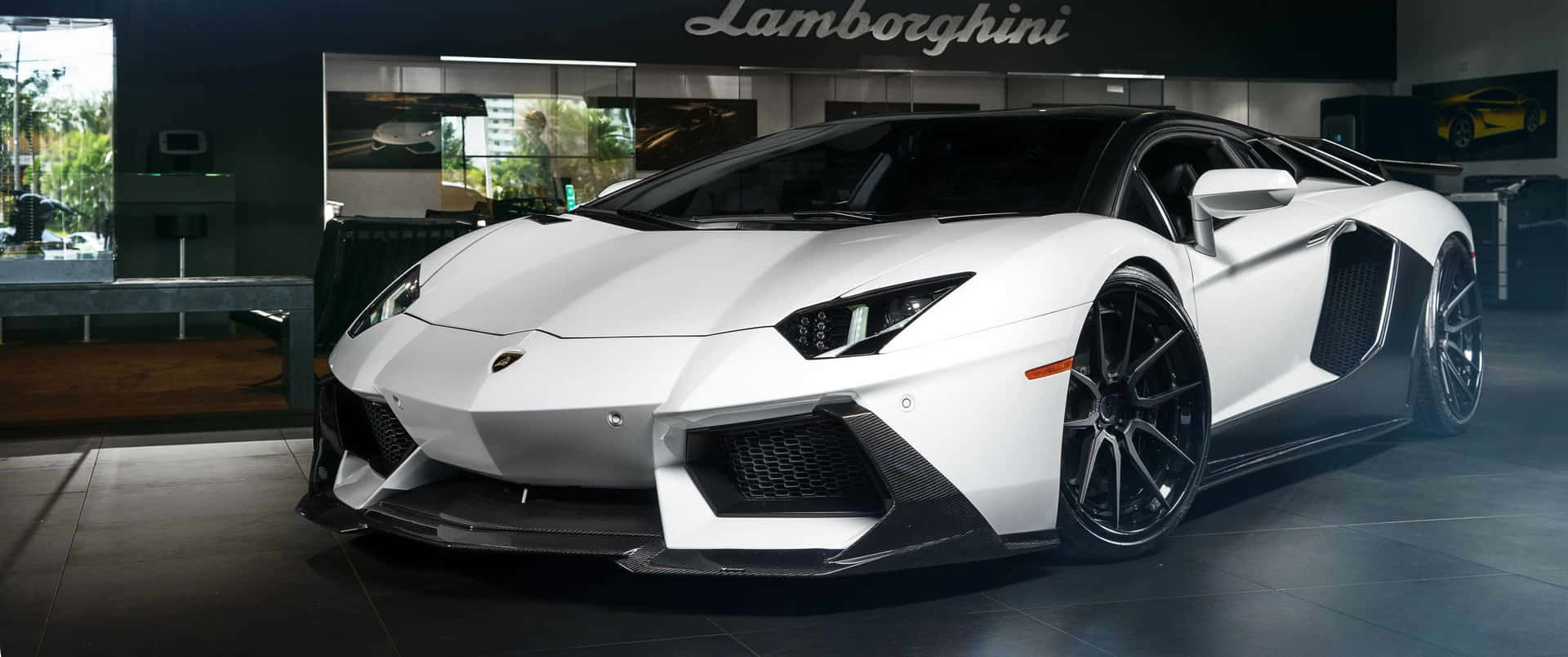 Dasultraschlanke Design Des Lamborghini Sorgt Für Eine Unvergessliche Form.