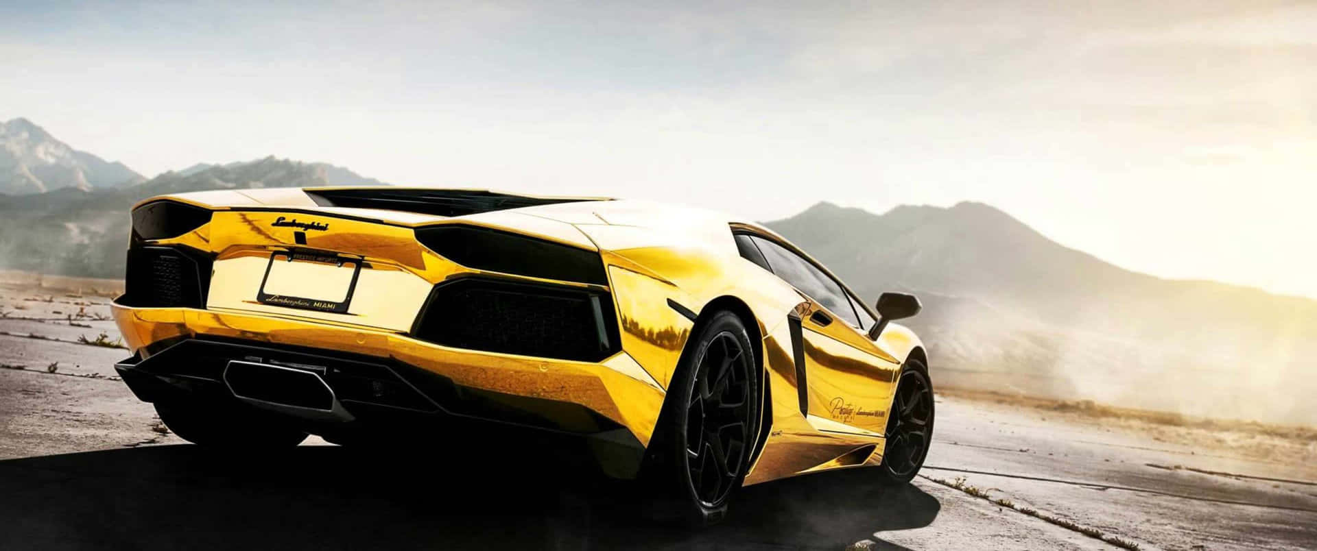 Experience the luxury and power of Lamborghini at 3440x1440p